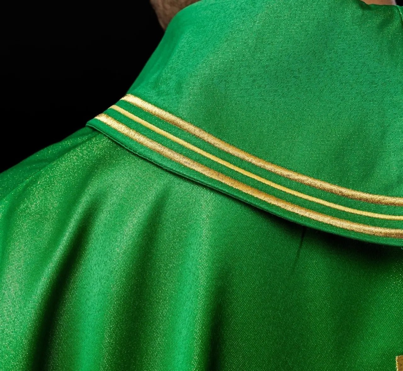 Ornat liturgiczny zielony z haftowanym krzyżem, motywami Alfa i Omega oraz kłosami