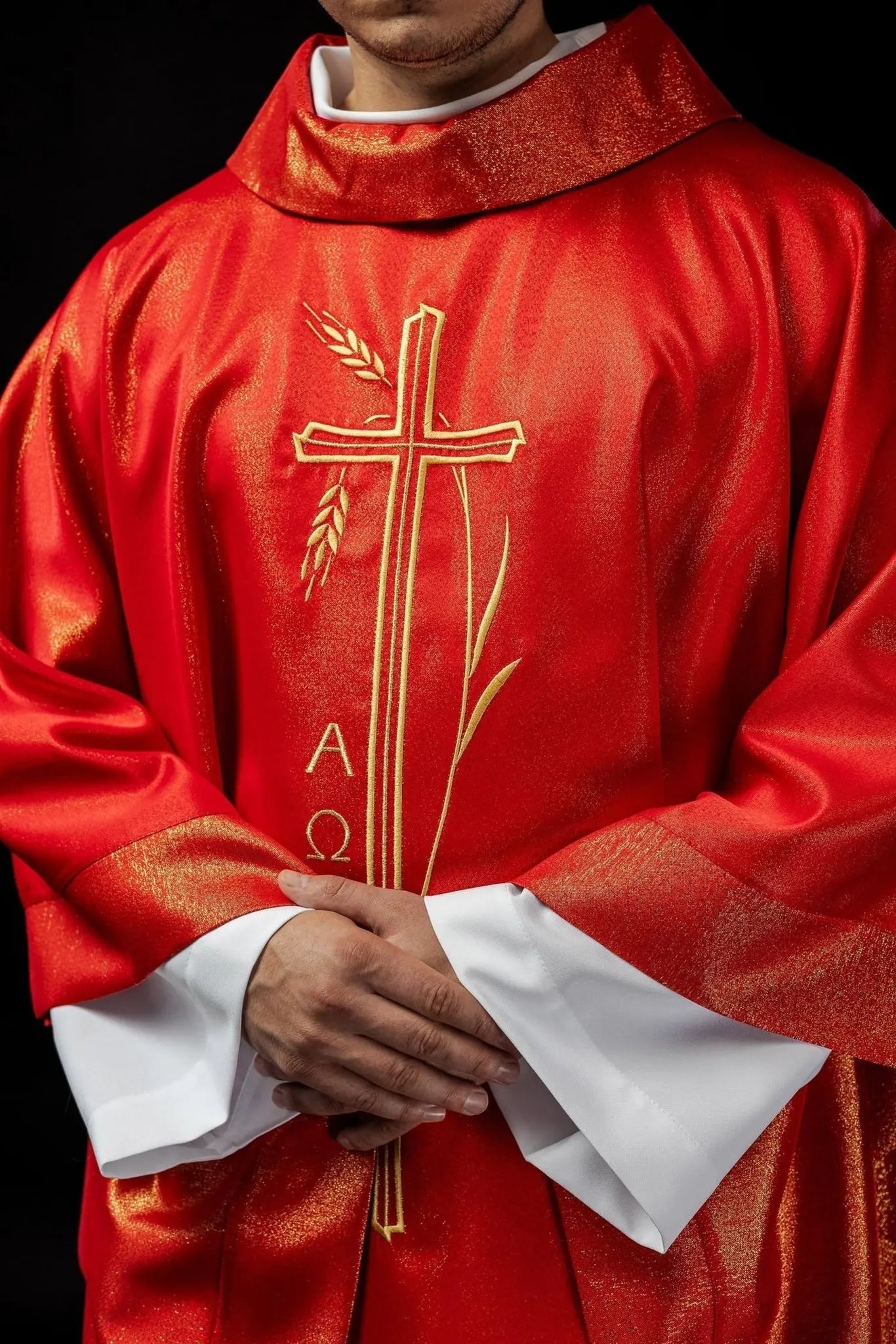 Chasuble with cross and ear motif in red