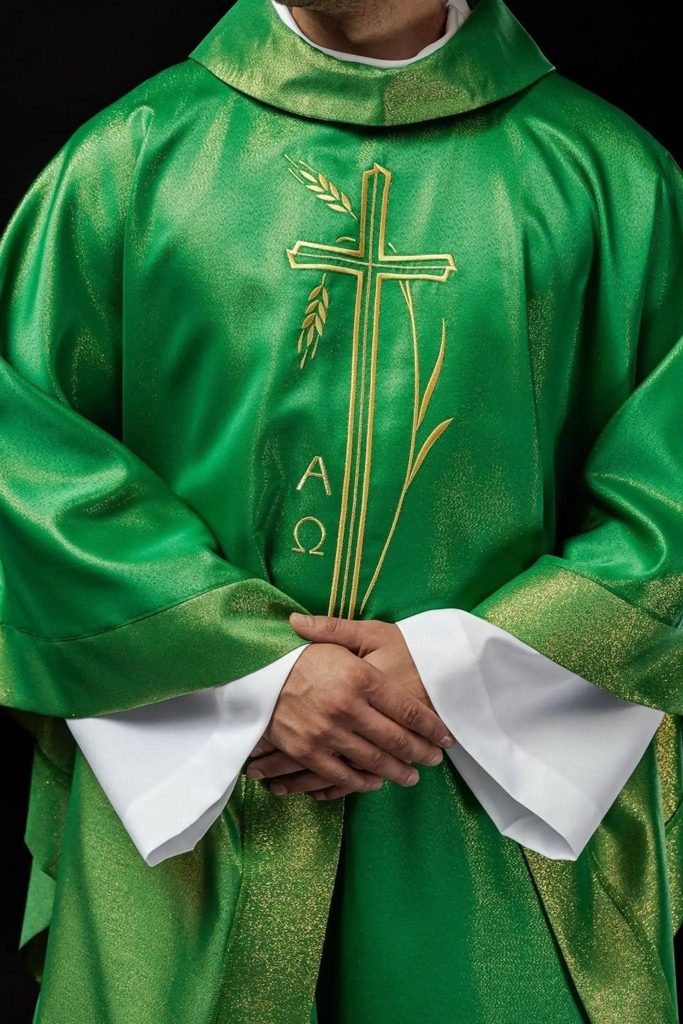Ornat z motywem krzyża i uszu w kolorze zielonym