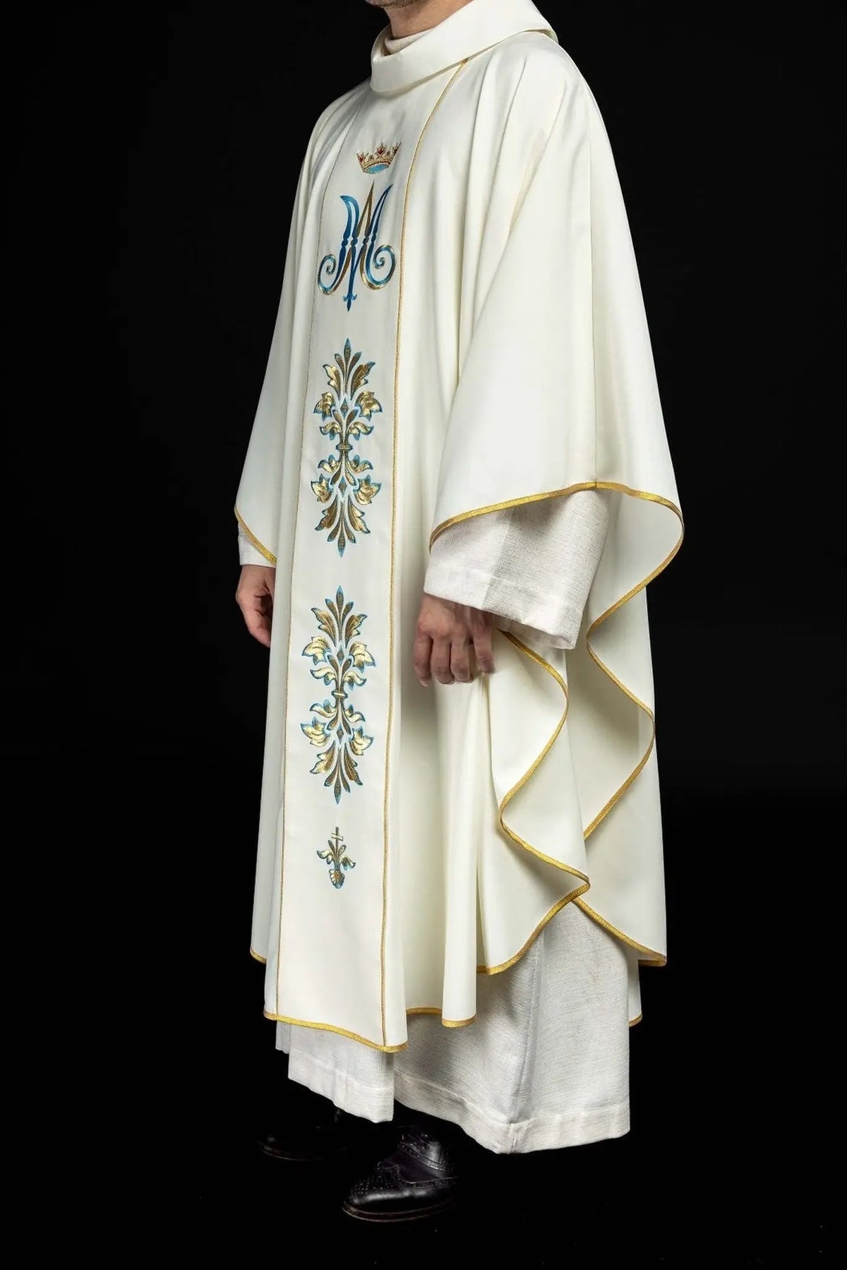 Chasuble with Marian motif in ecru colour