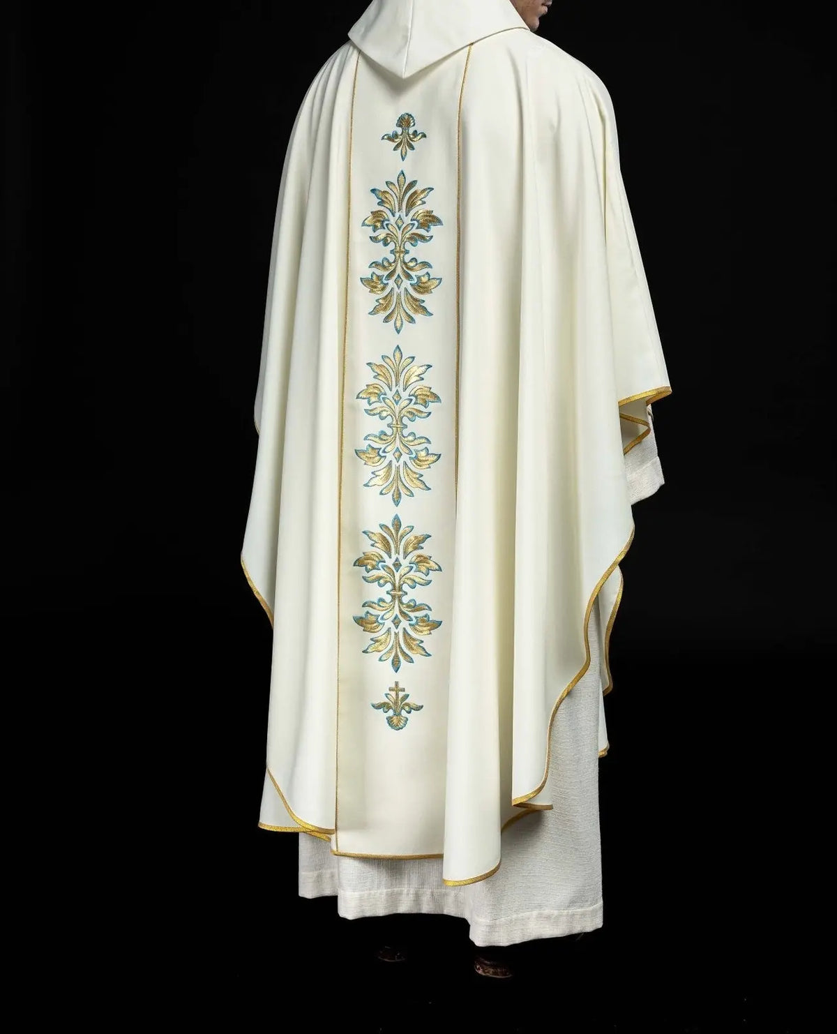 Chasuble with Marian motif in ecru colour