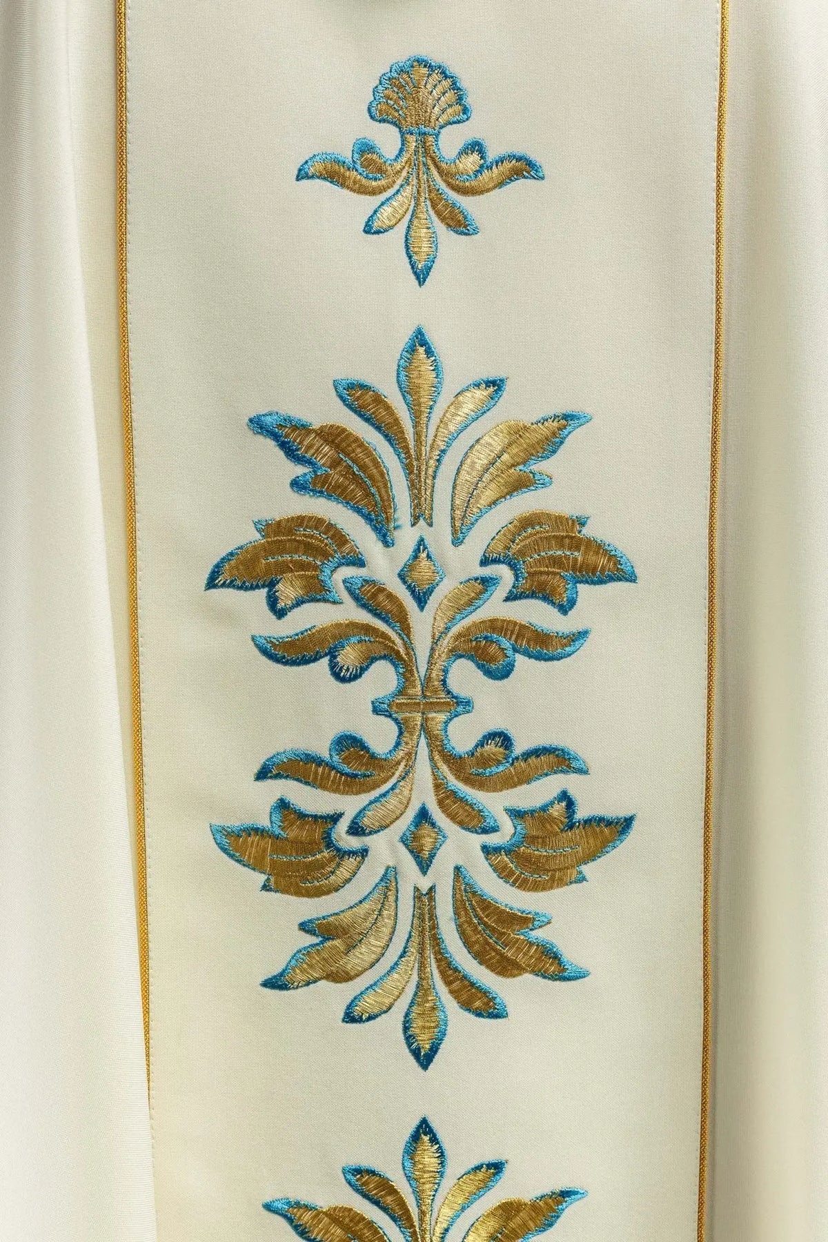 Chasuble with Marian motif in ecru colour