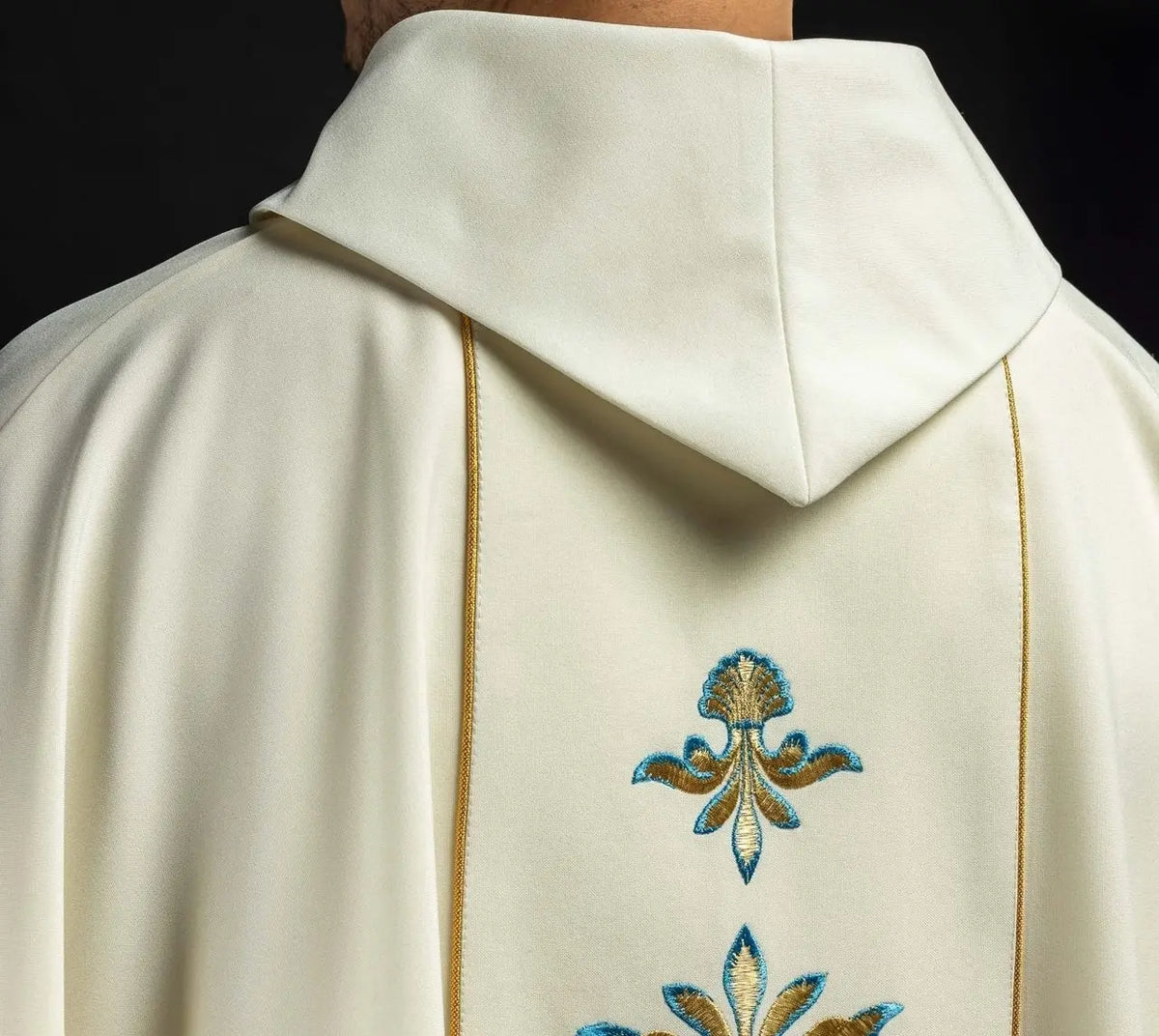 Chasuble with Marian motif in ecru colour