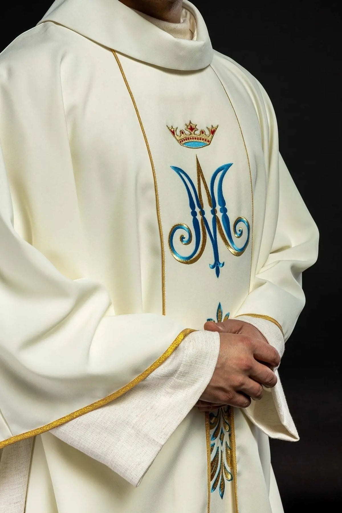Chasuble with Marian motif in ecru colour