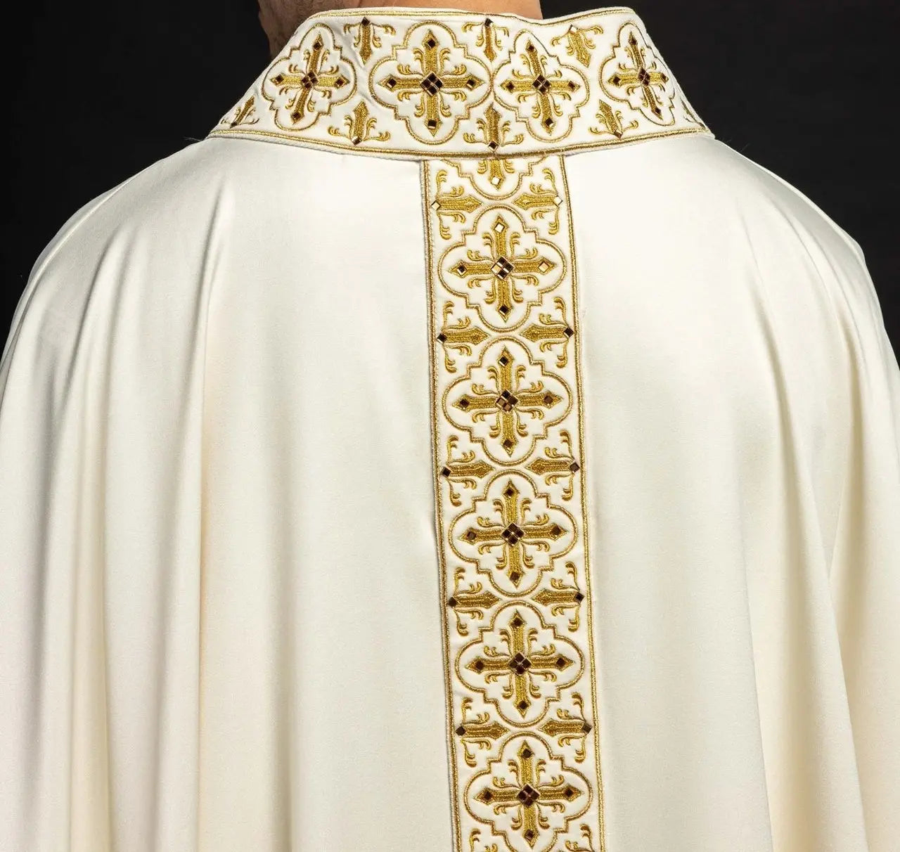 Chasuble decorated with 500 stones with a narrow band in ecru