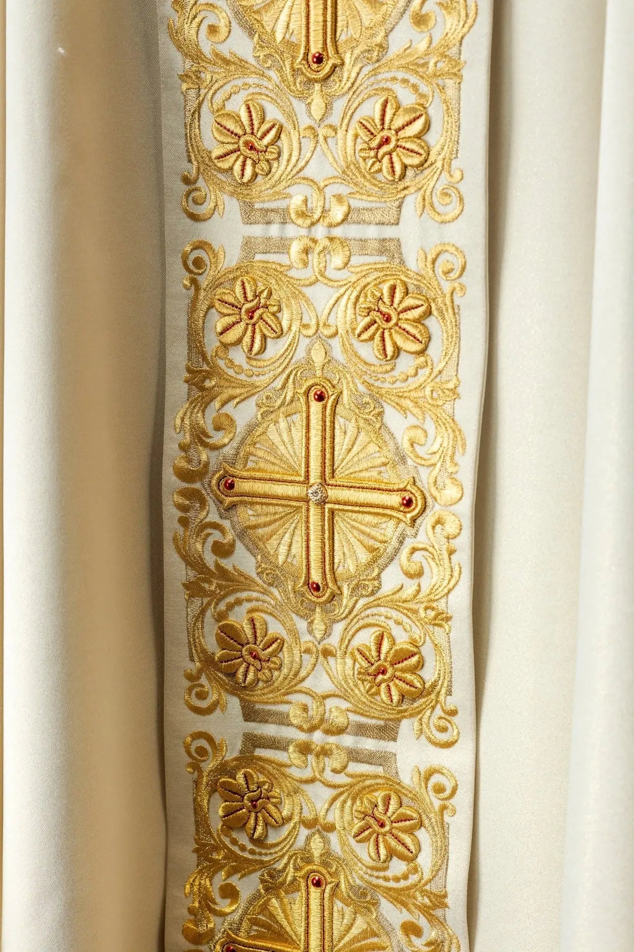 Gold chasuble richly embroidered decorated with stones