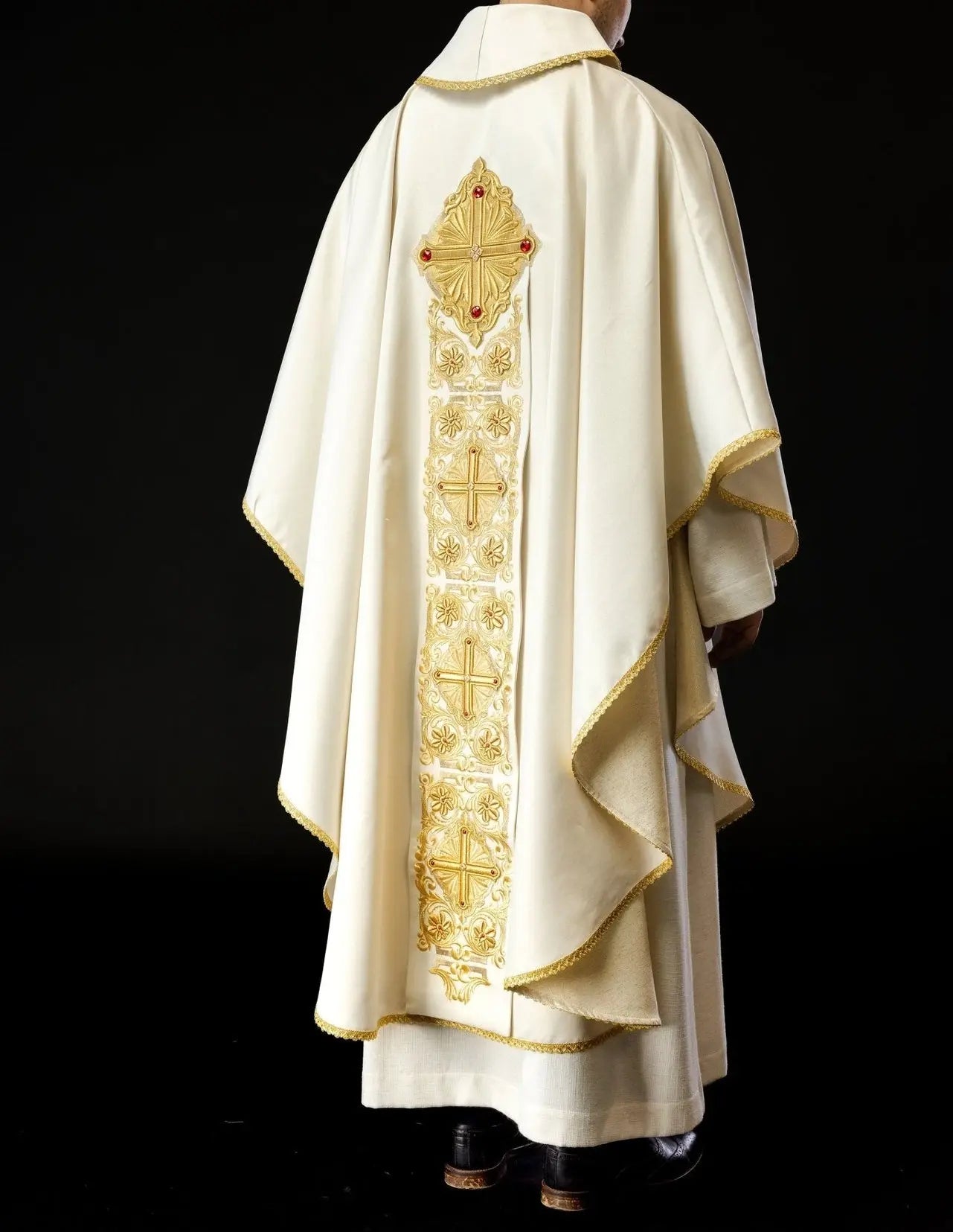 Gold chasuble richly embroidered decorated with stones