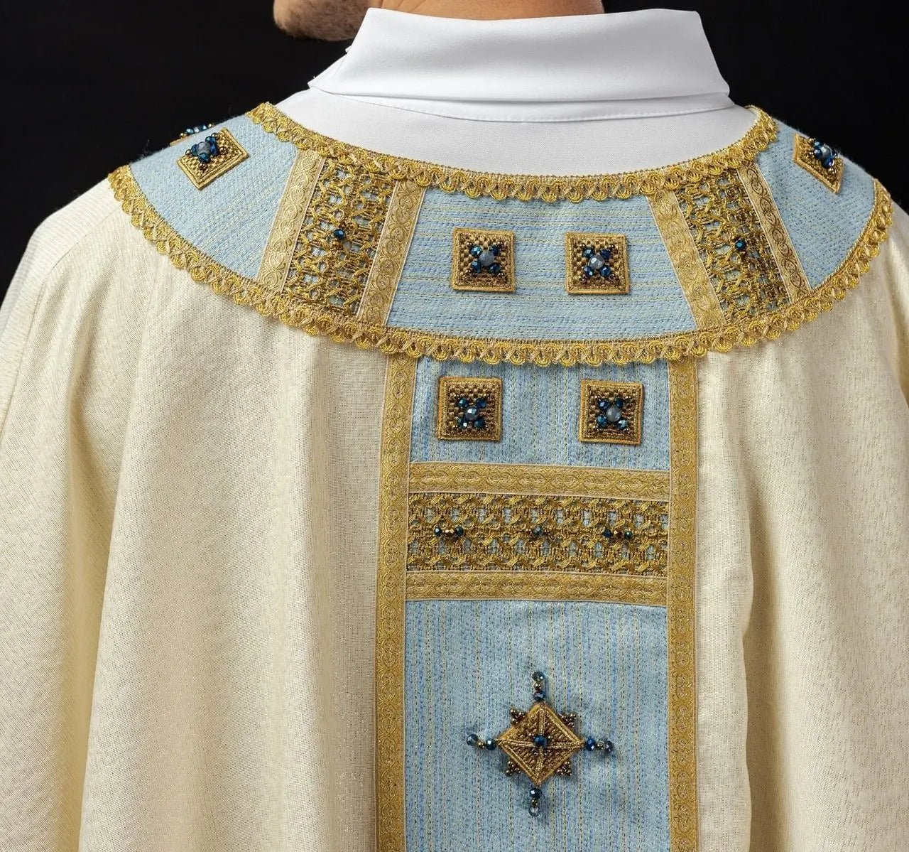 Ręcznie robiony ornat maryjny z naturalnymi kamieniami – kolekcja Handmade 7004