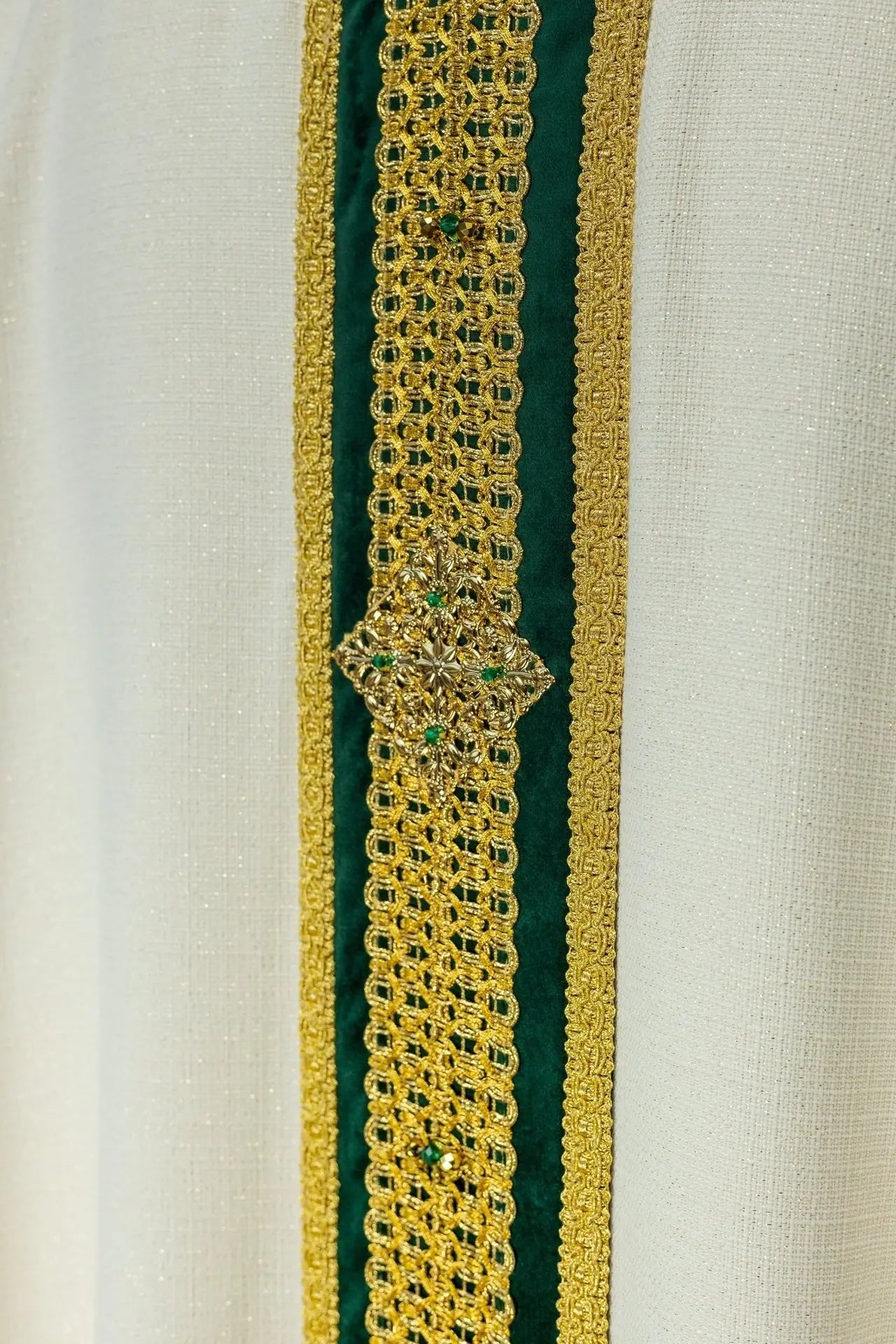 Handmade Chasuble with Natural Stones – Collection Handmade 7001
