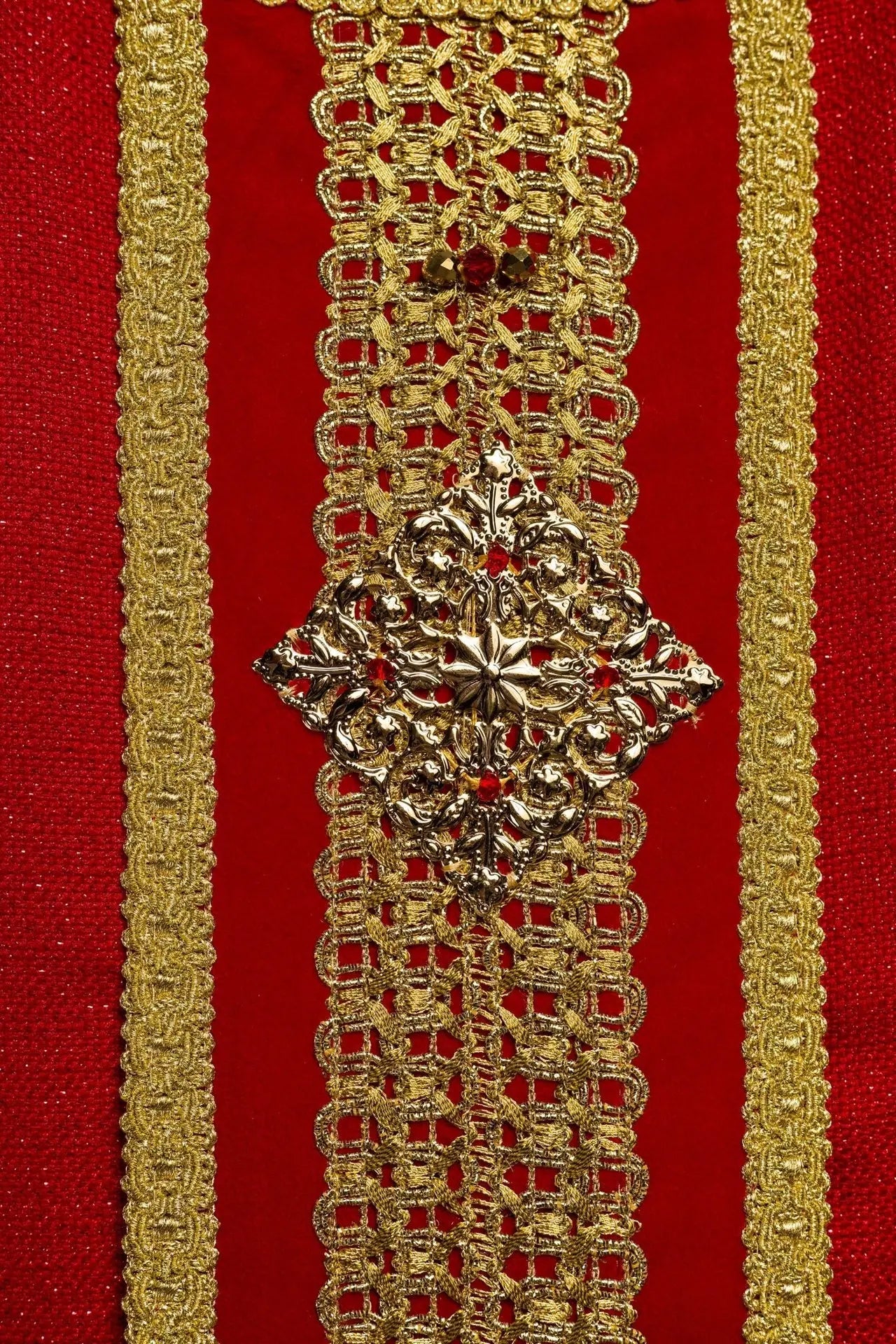 Handmade Chasuble with Natural Stones – Collection Handmade 7001