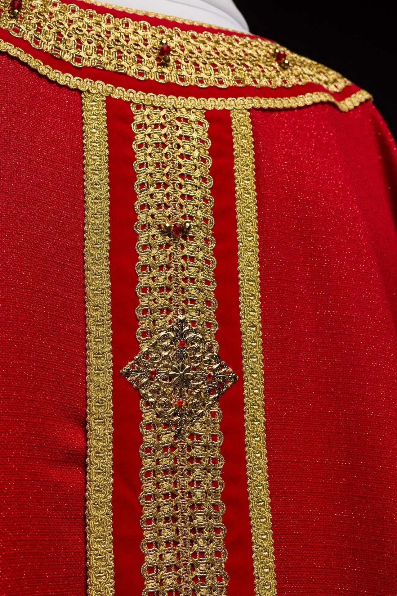 Ręcznie robiony ornat z kamieniami naturalnymi – kolekcja Handmade 7001