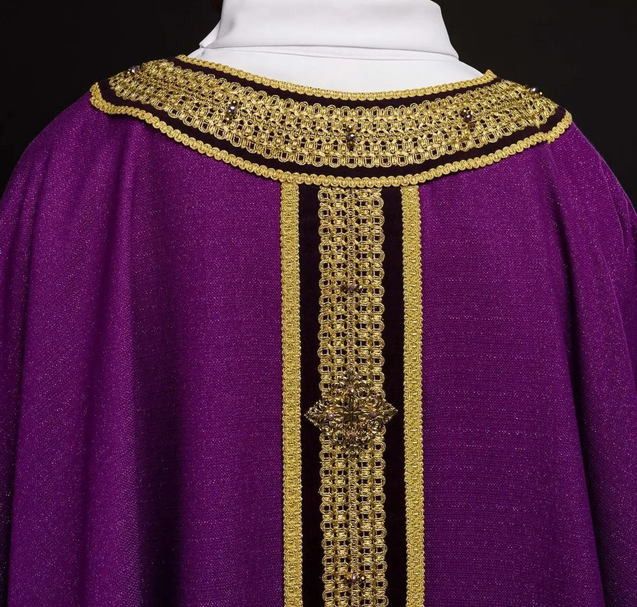 Handmade Chasuble with Natural Stones – Collection Handmade 7001