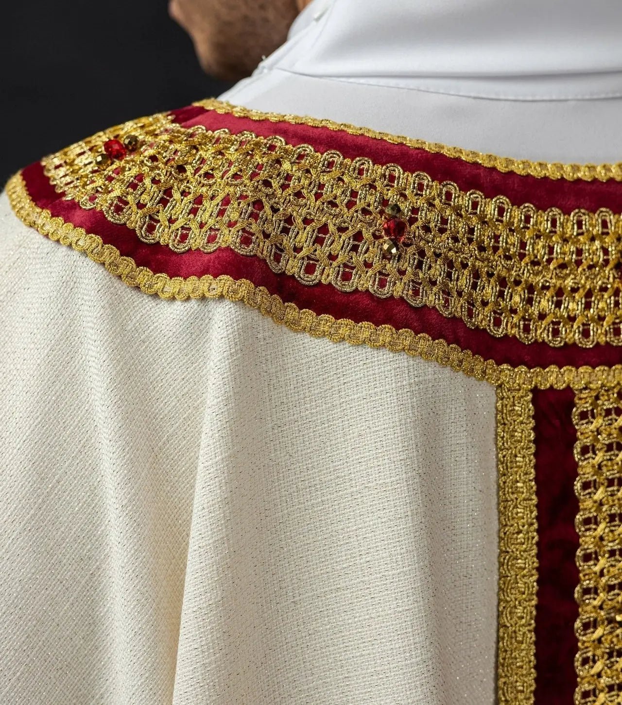 Ręcznie robiony ornat z kamieniami naturalnymi – kolekcja Handmade 7001