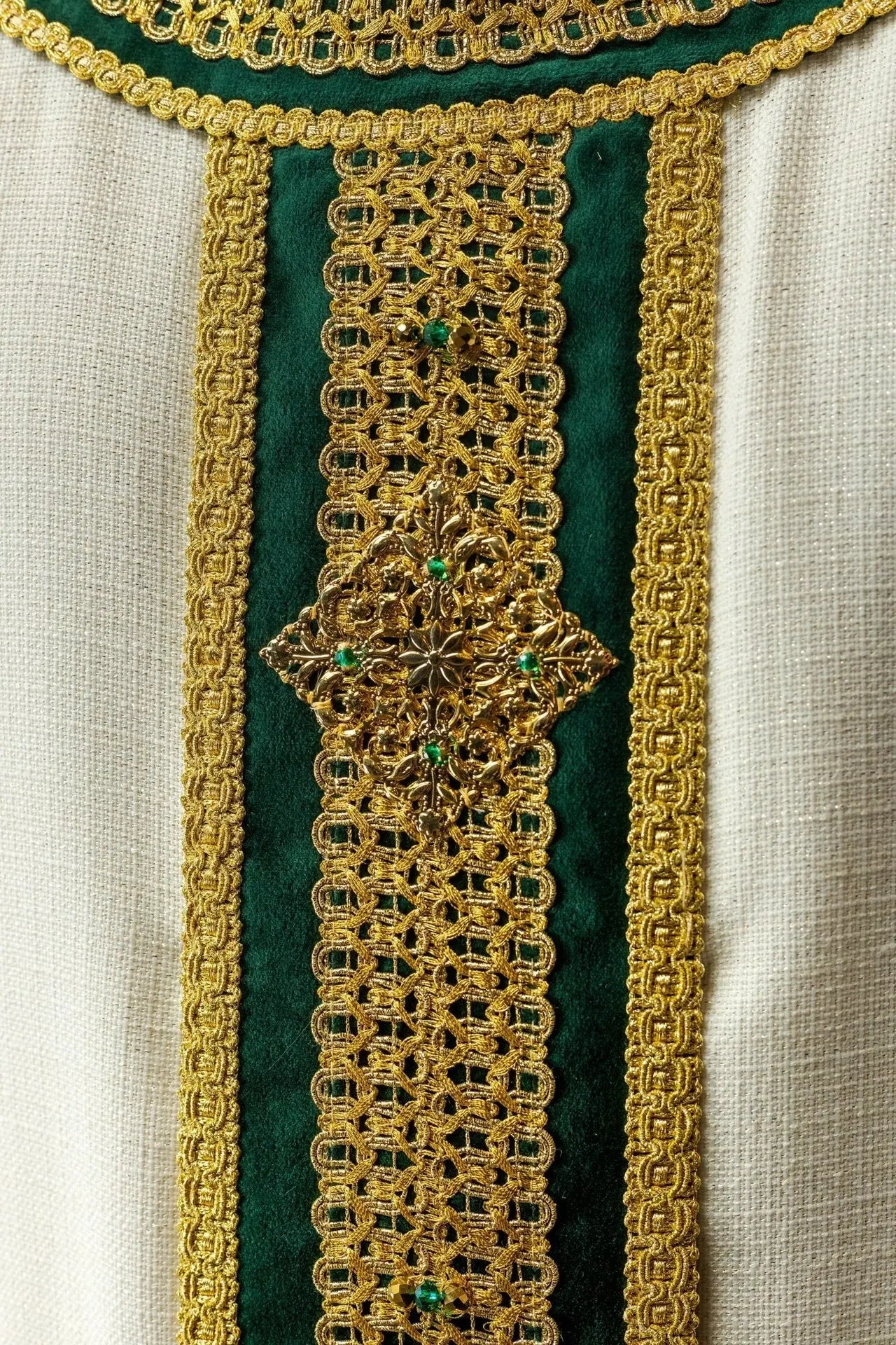 Handmade Chasuble with Natural Stones – Collection Handmade 7001