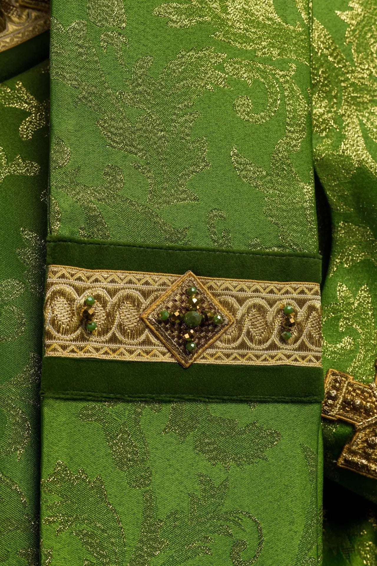 Handmade Chasuble with Natural Stones – Collection Handmade 7003