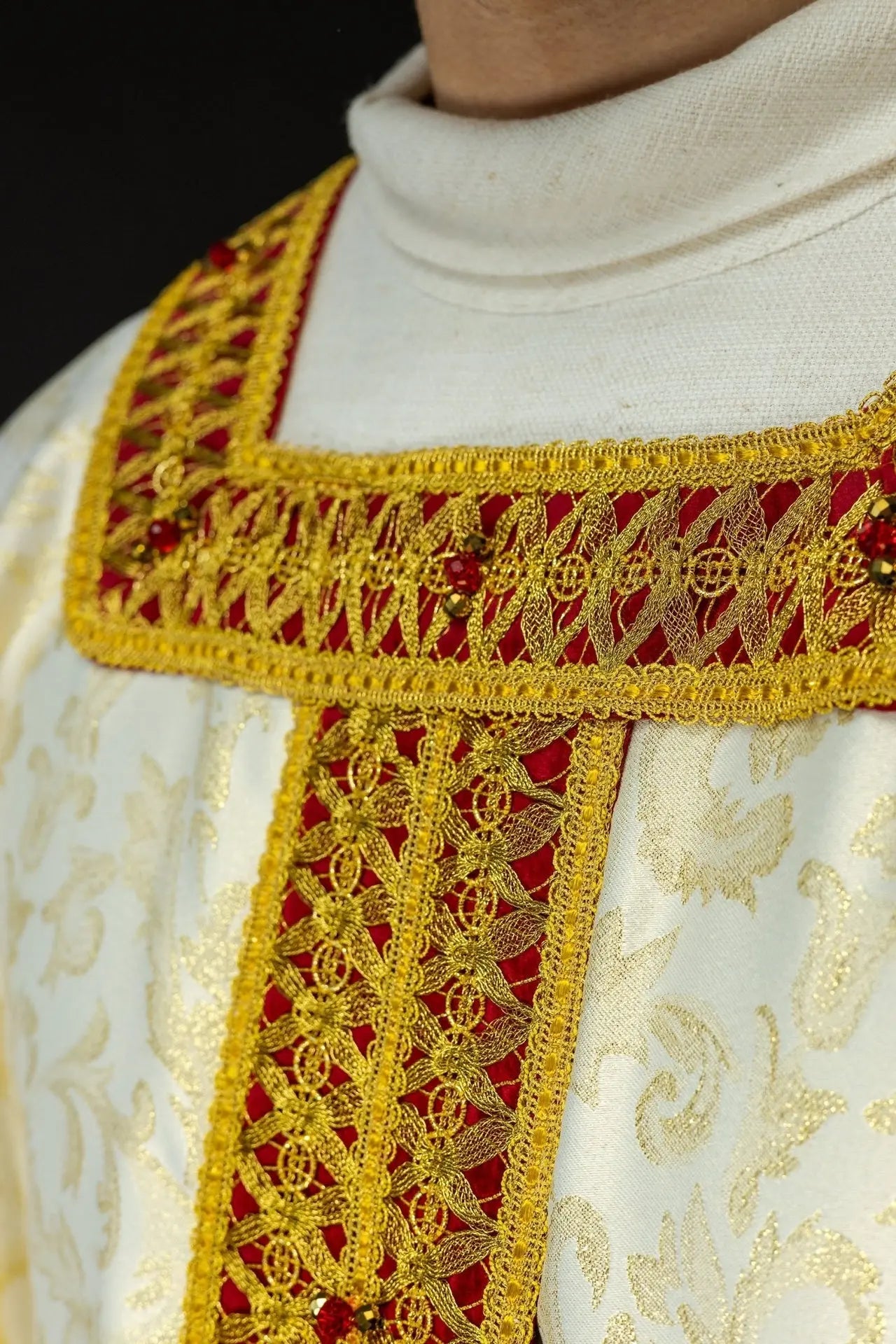 Handcrafted Liturgical Chasuble with Natural Stones – Model 7009