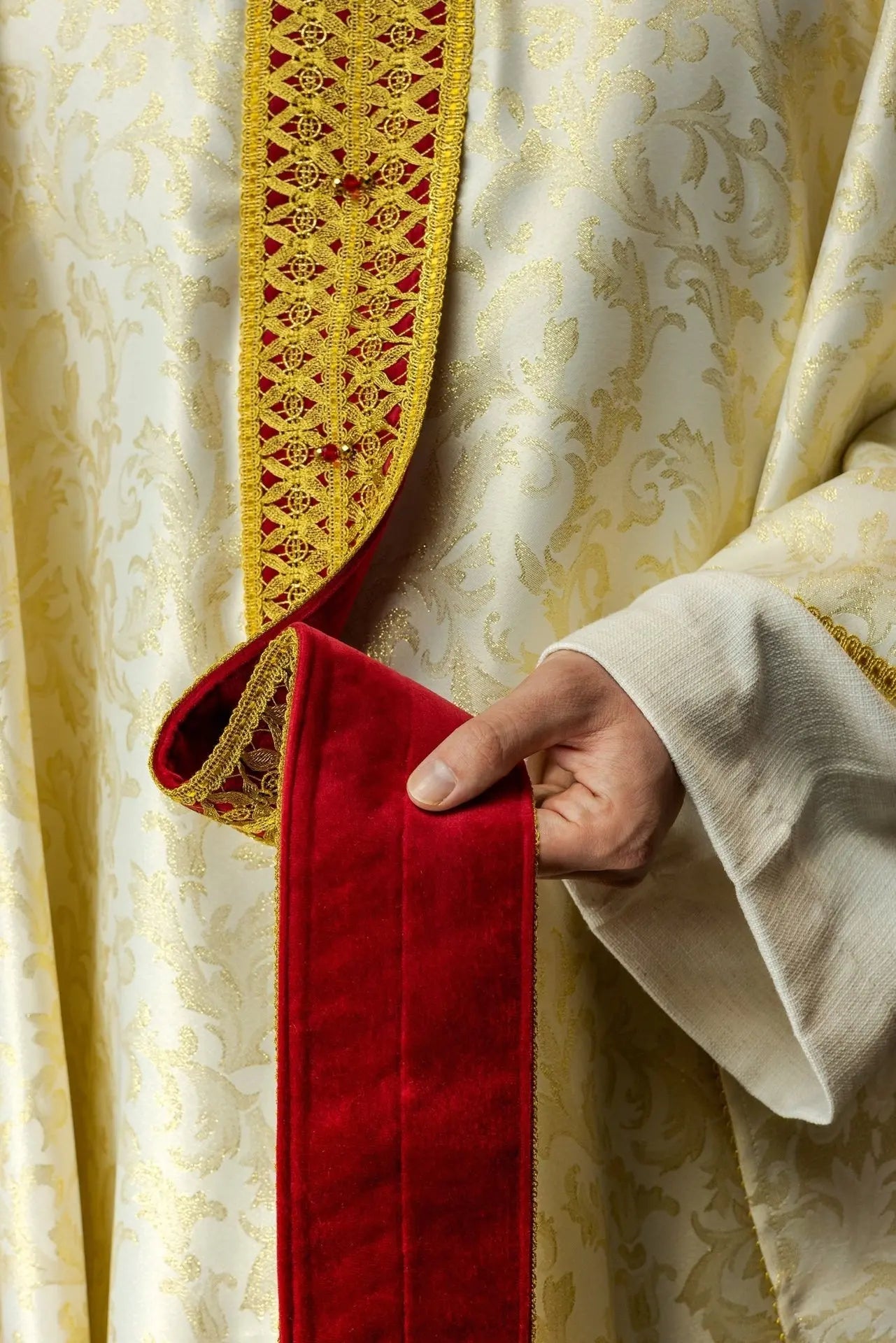 Handcrafted Liturgical Chasuble with Natural Stones – Model 7009
