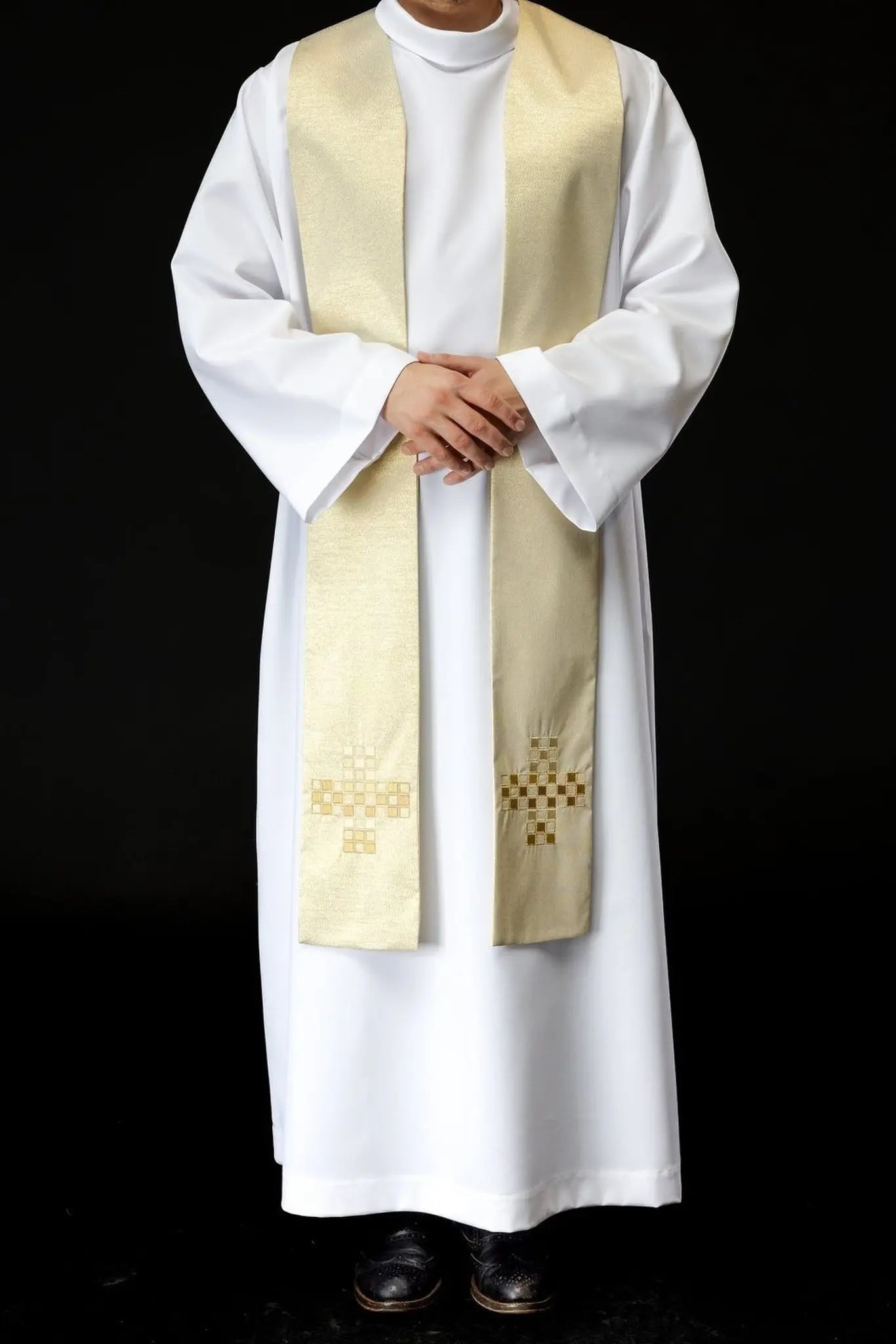 Embroidered ecru stole