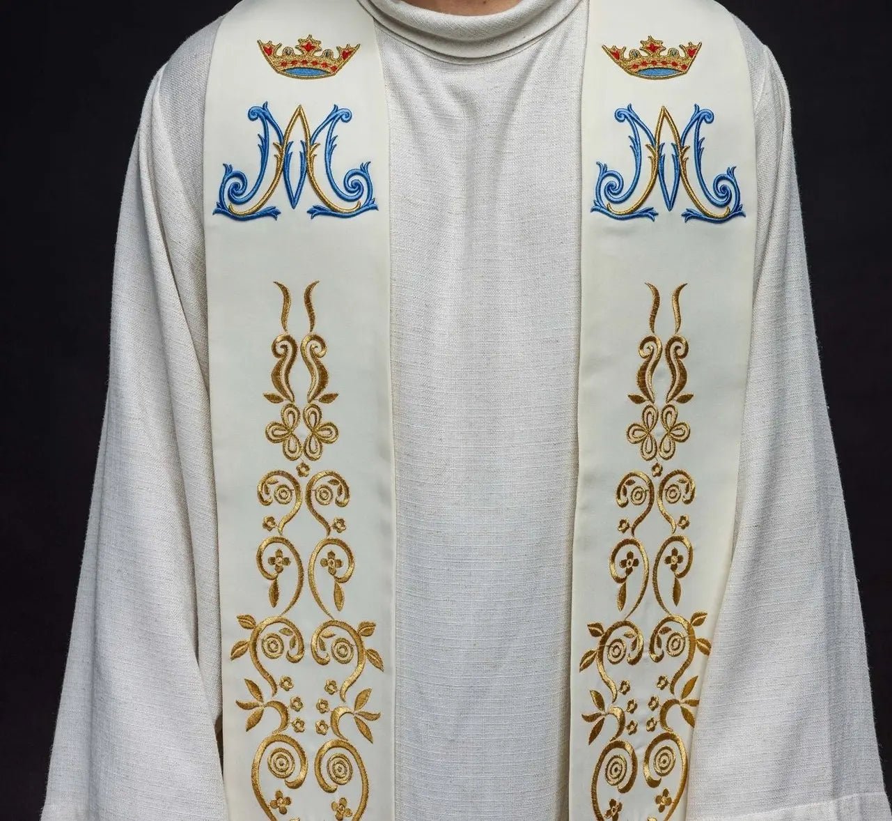 Stela haftowana Maryi ecru
