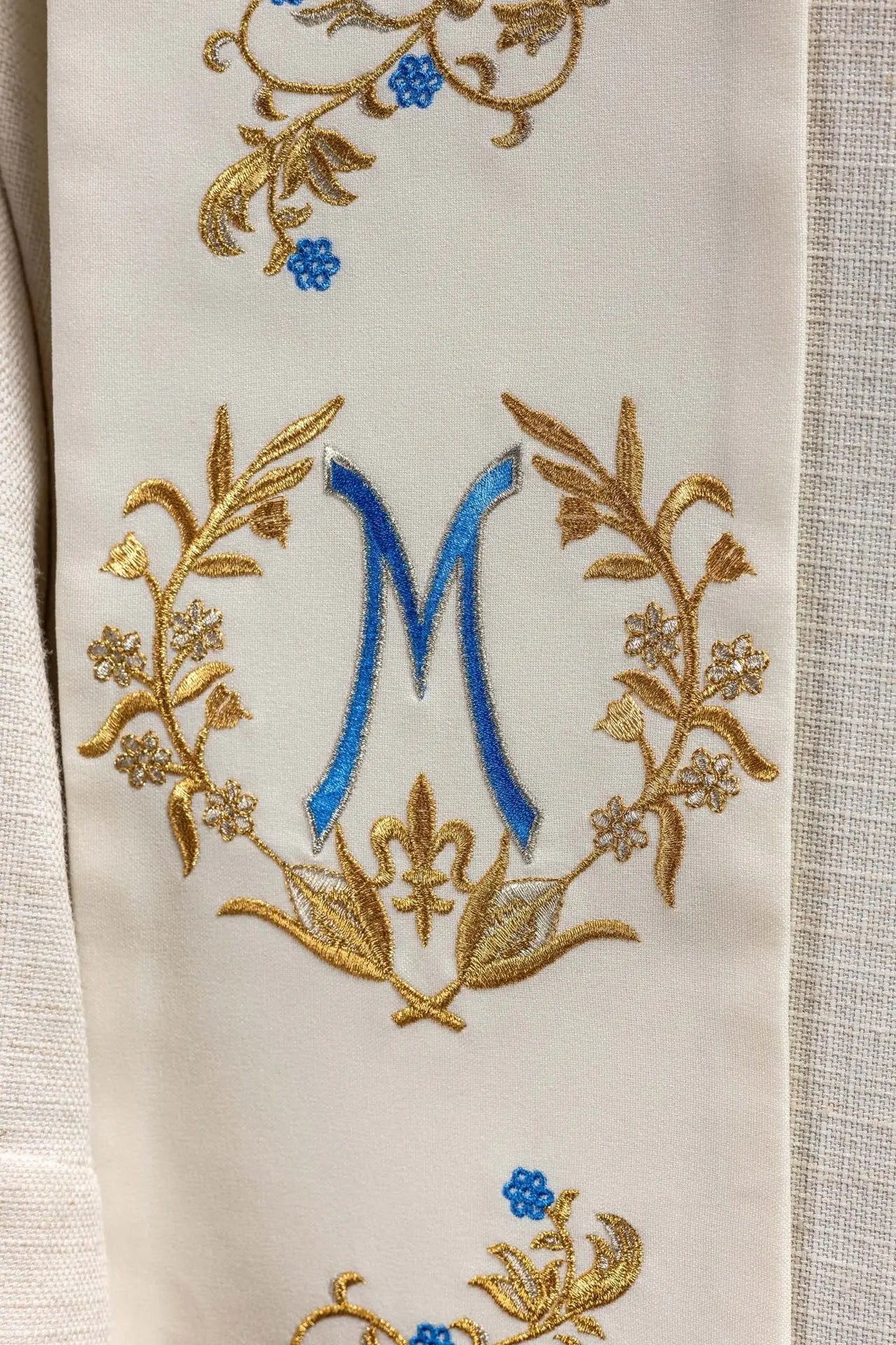 Stela haftowana Maryi ecru