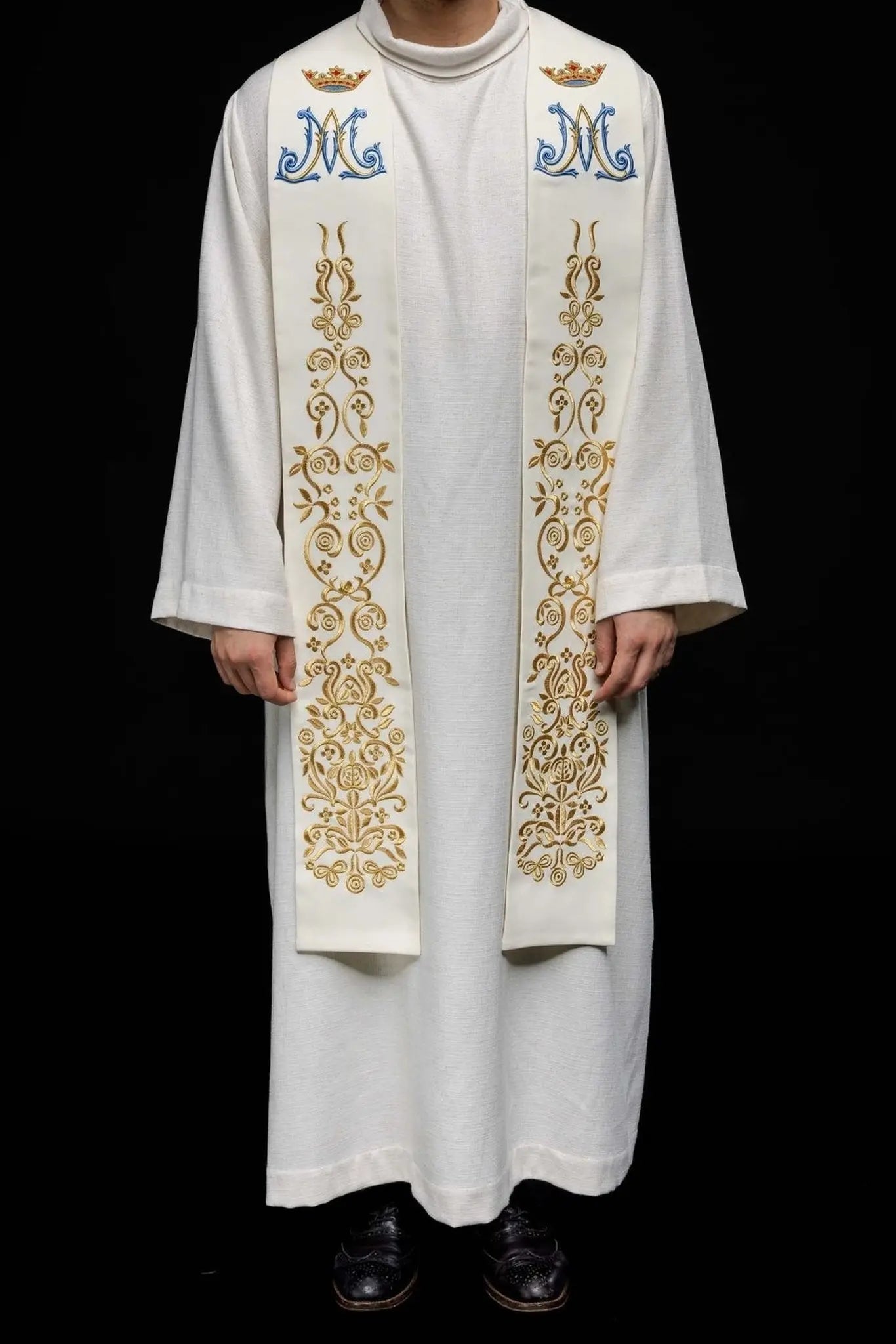 Embroidered Stele of Mary ecru