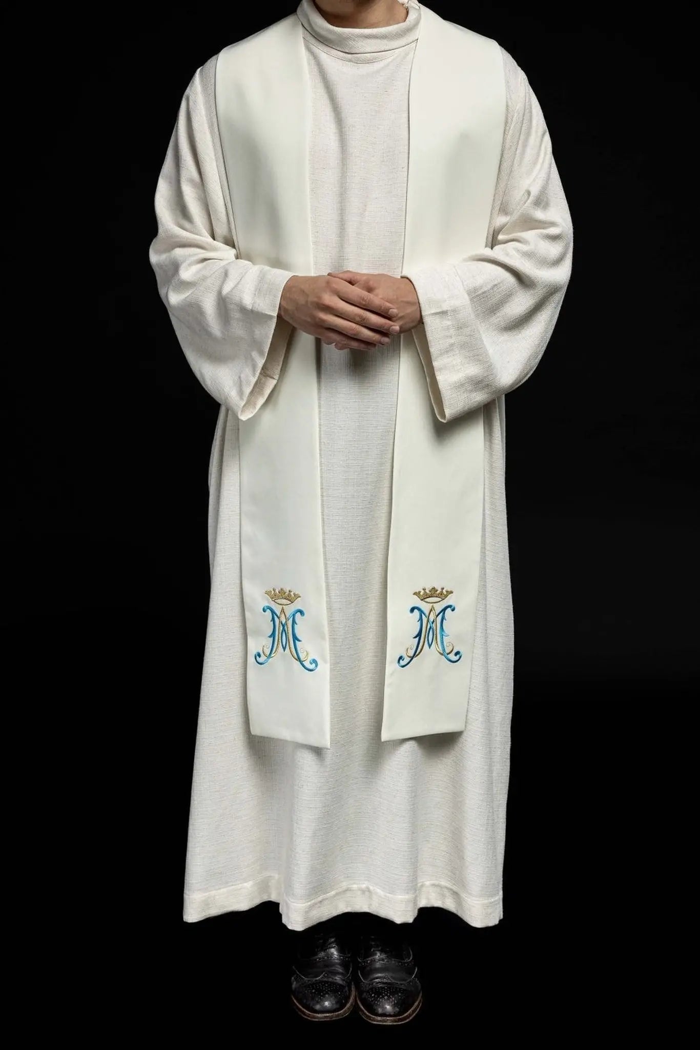 Embroidered Stele of Mary ecru