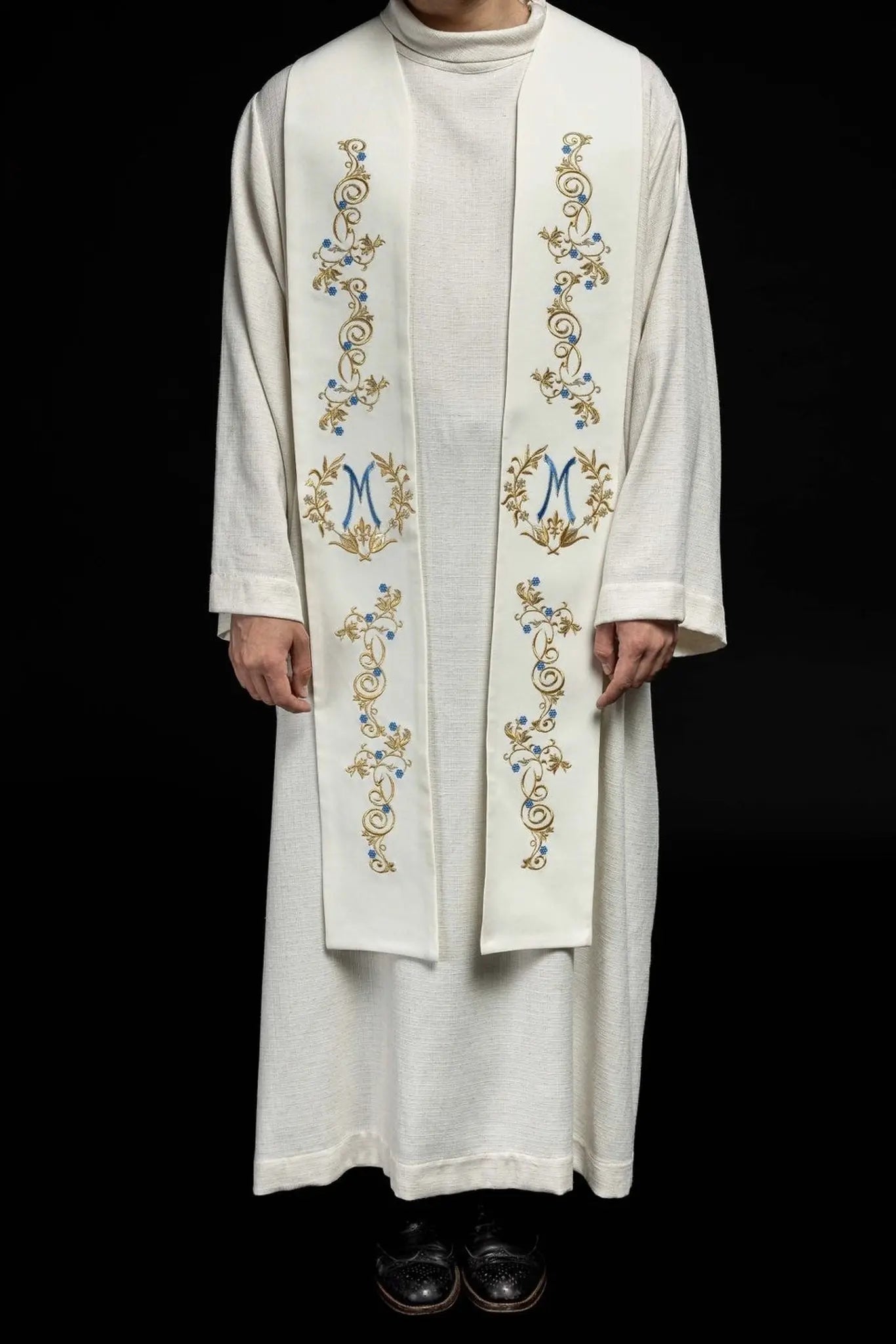 Embroidered Stele of Mary ecru