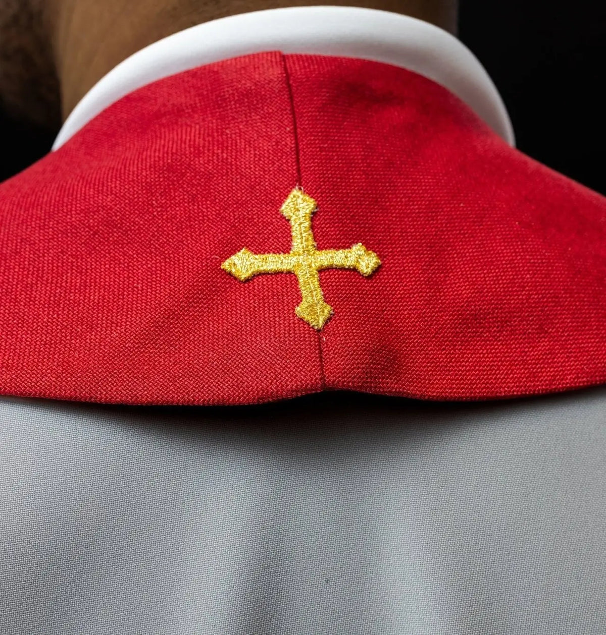 Embroidered stole with crosses red