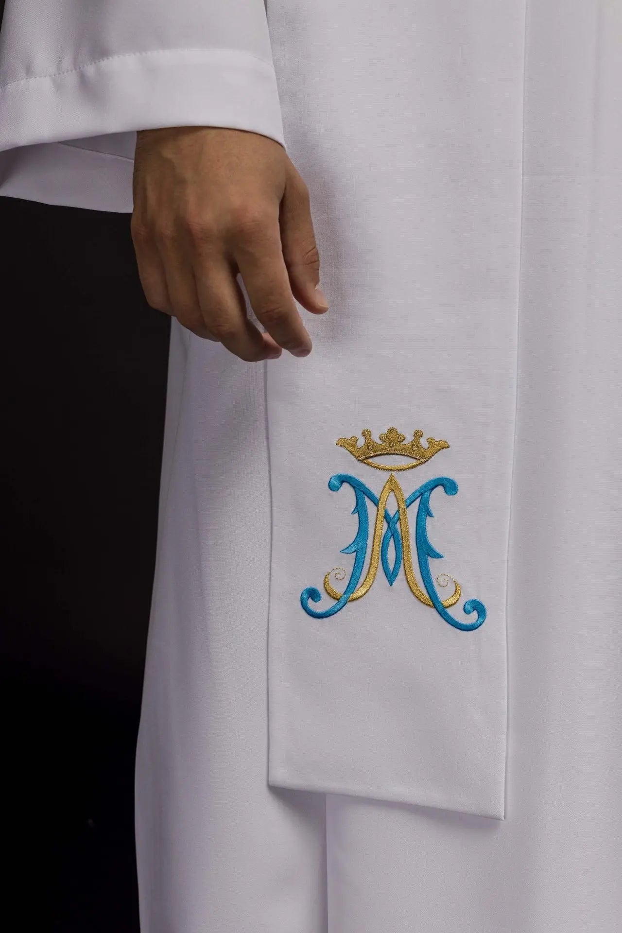 Haftowana biała stuła księdza mariańskiego