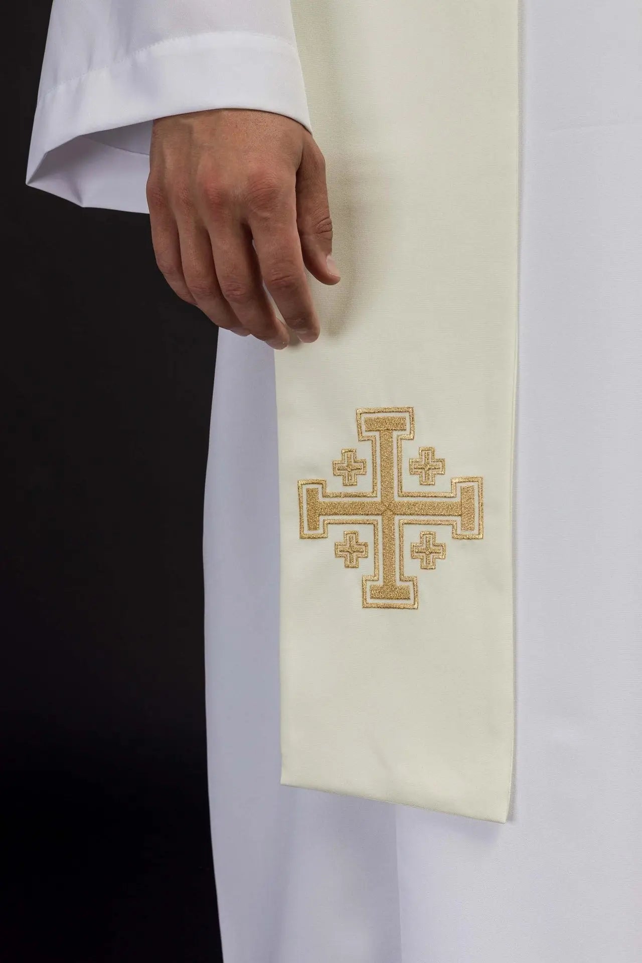 Stuła kapłańska haftowana ecru Krzyżem Jerozolimskim