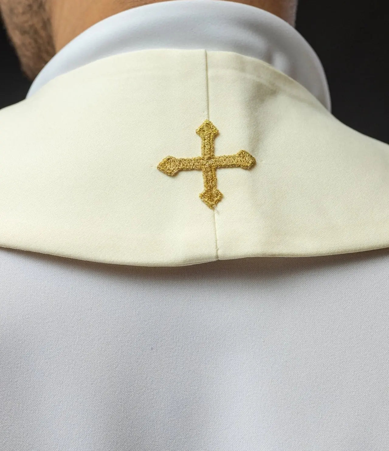 Stuła kapłańska haftowana ecru Krzyżem Jerozolimskim