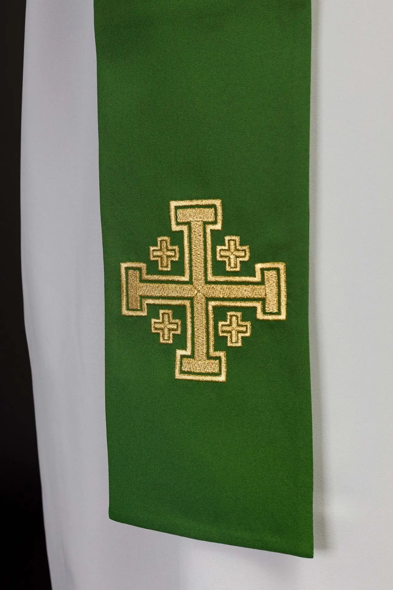 Haftowana zielona stuła kapłańska Krzyż jerozolimski