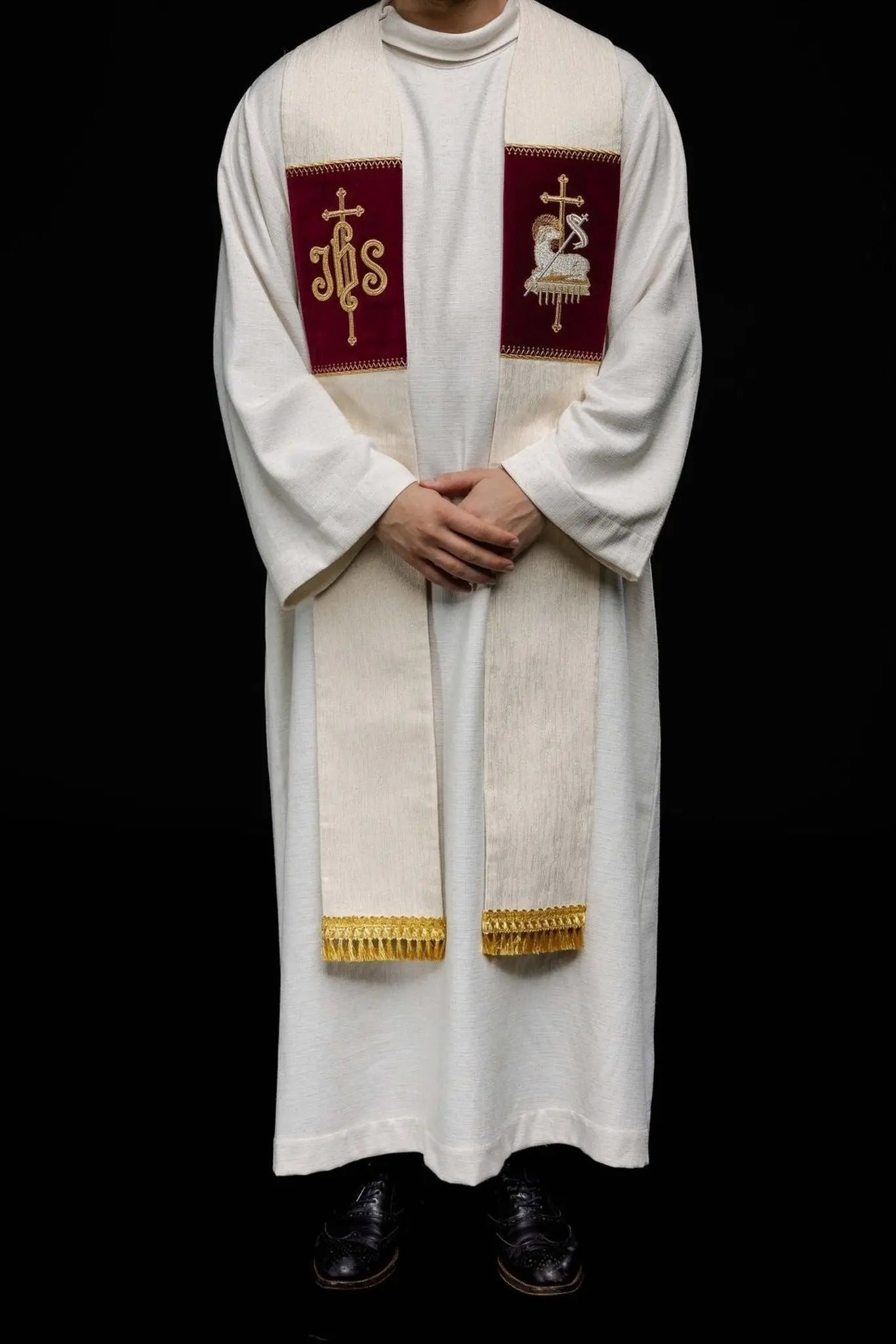 Stuła z haftowanym Barankiem Bożym i symbolem JHS