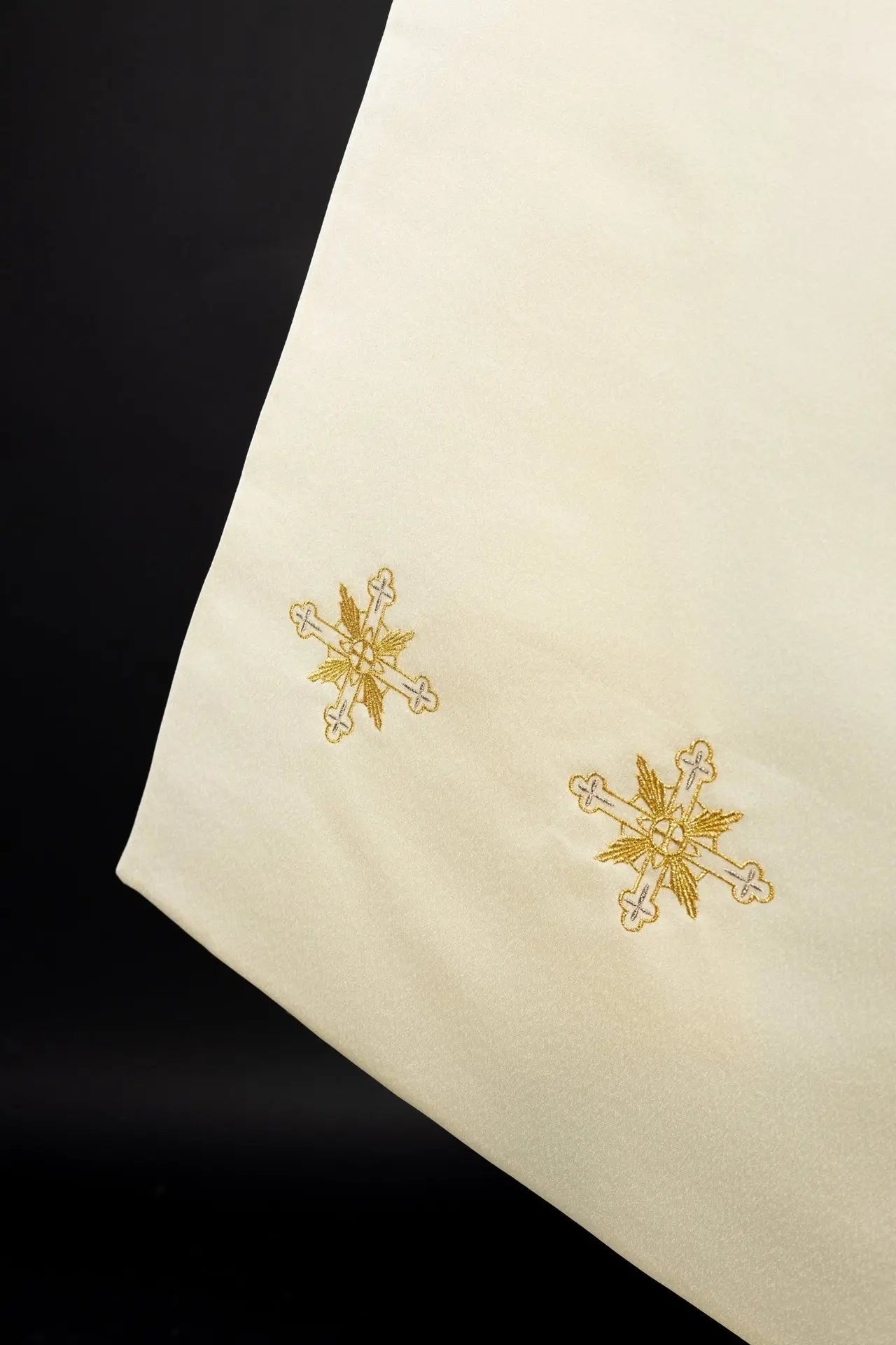 Haftowany welon liturgiczny IHS