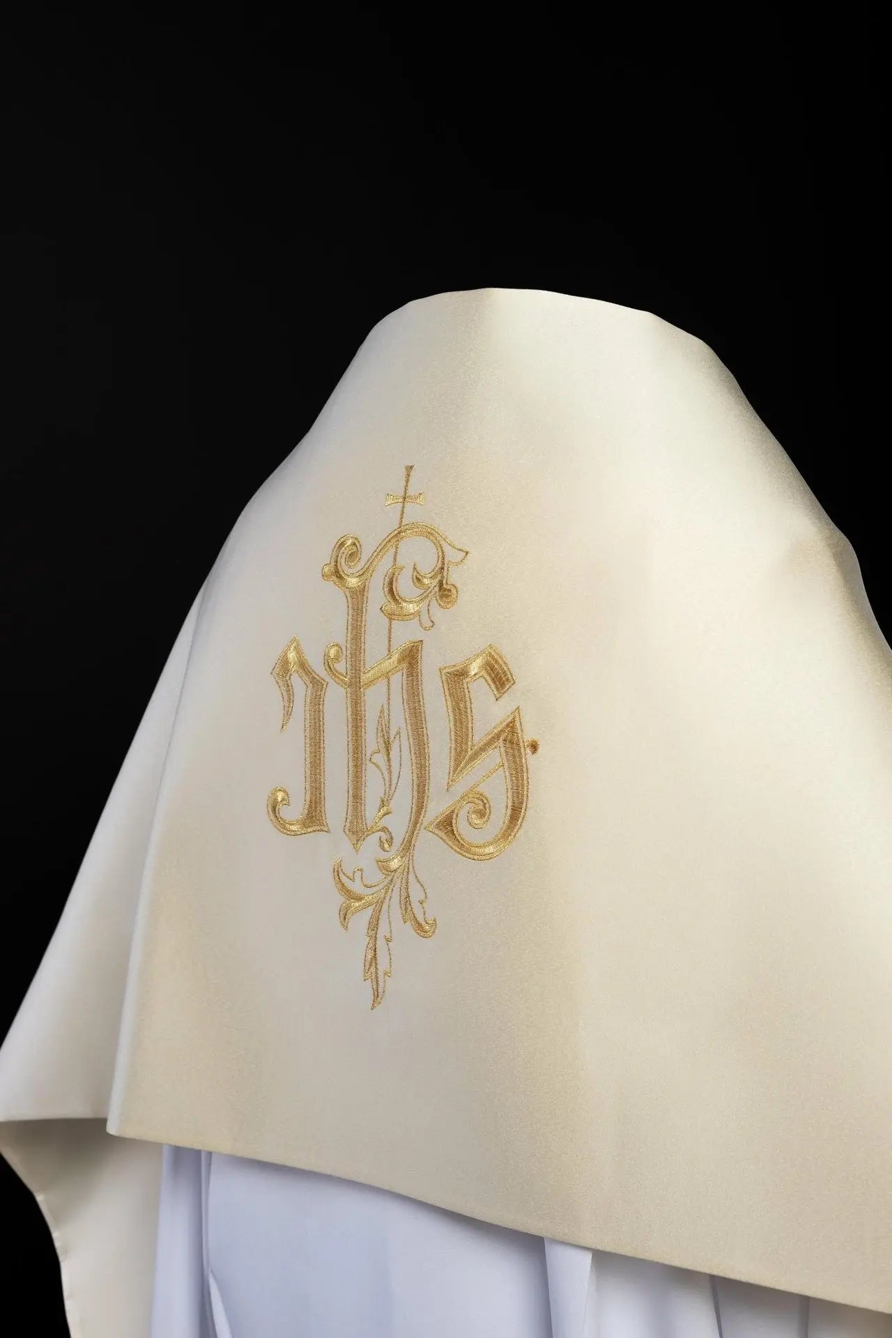 Haftowany welon liturgiczny IHS