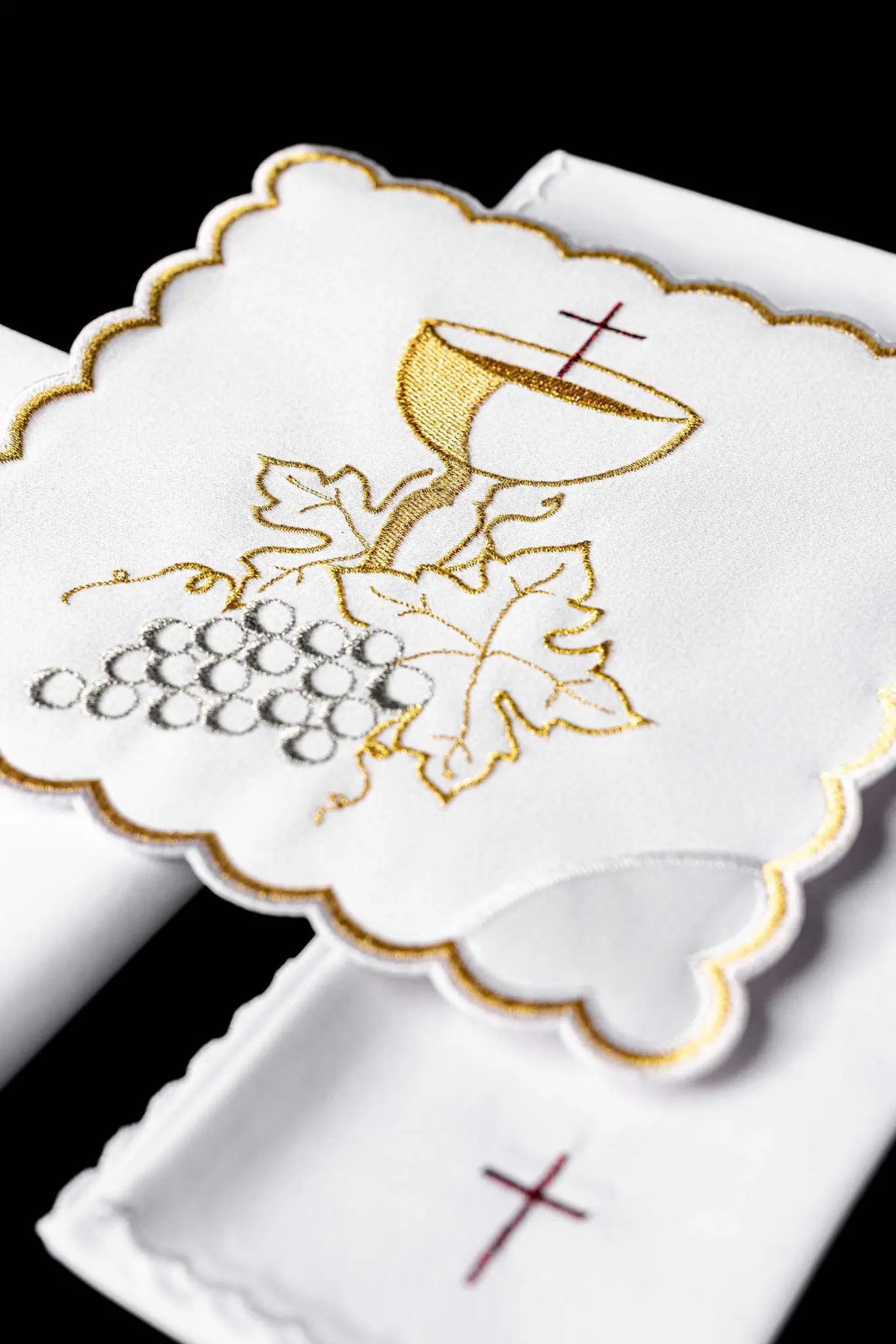 White chalice linen set with Eucharistic motif - HAFTINA ATELIER