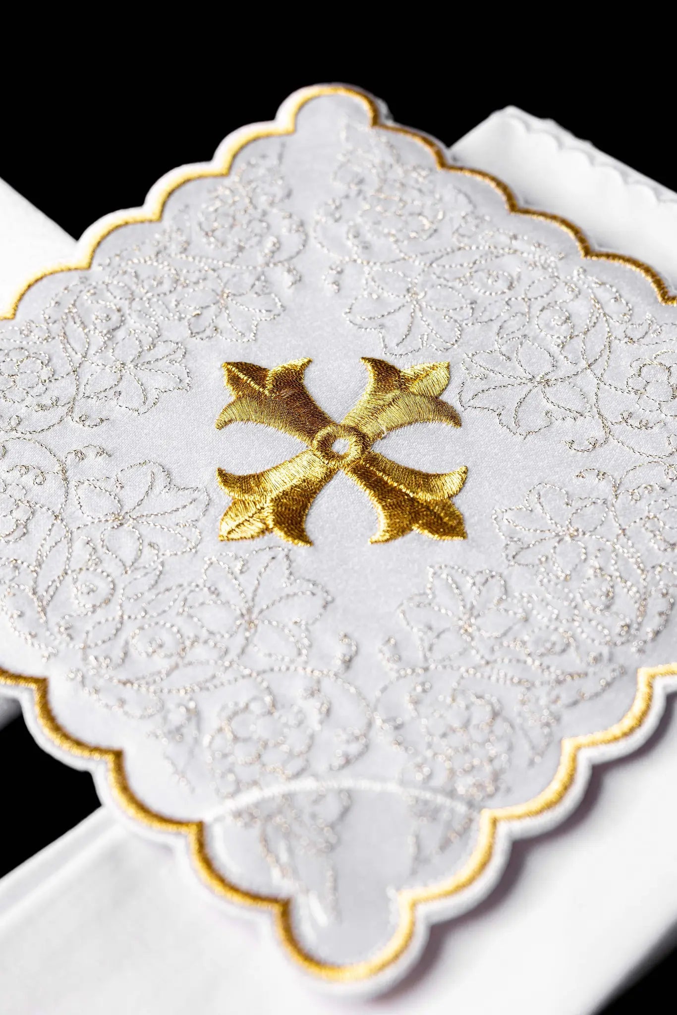 White chalice linen set with gold cross embroidery - HAFTINA ATELIER