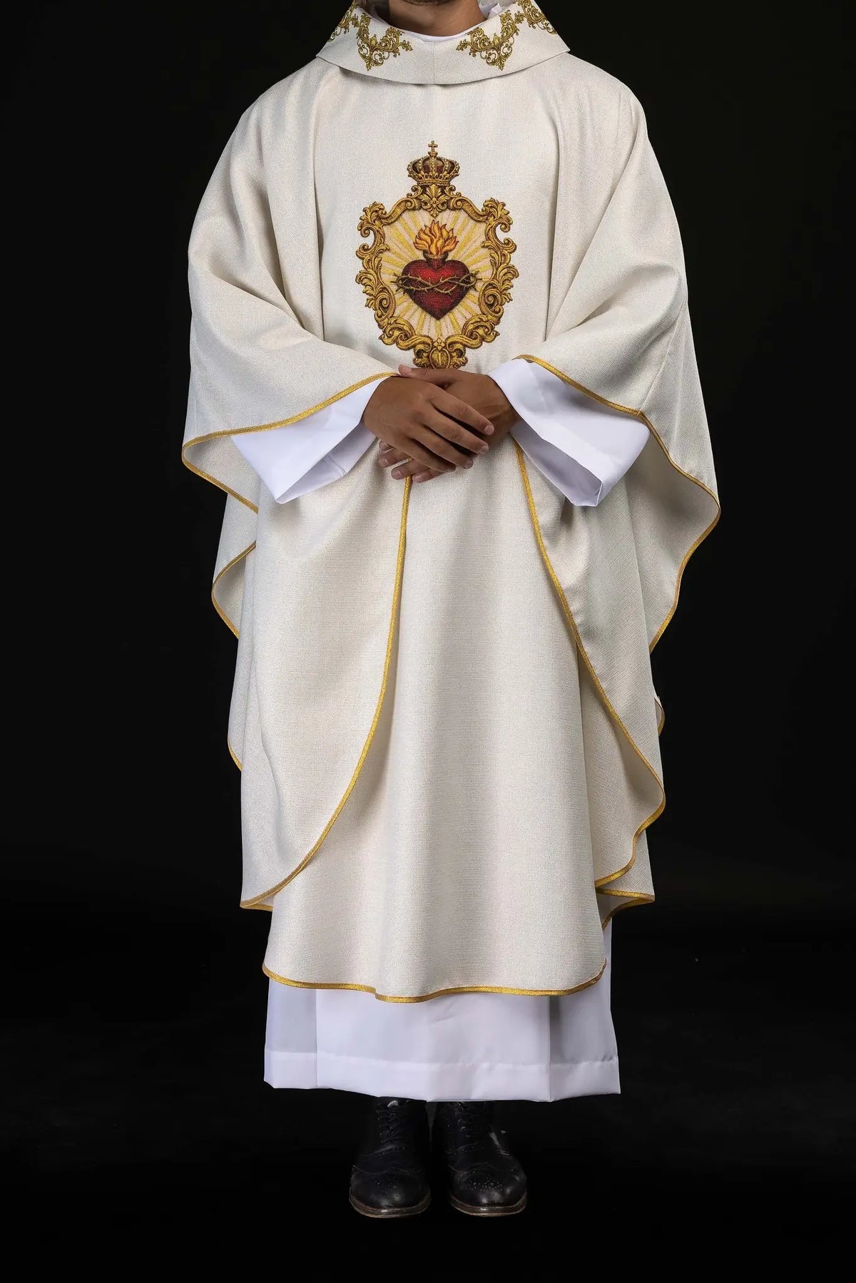 Ecru chasuble with the Sacred Heart of Jesus, worn front view