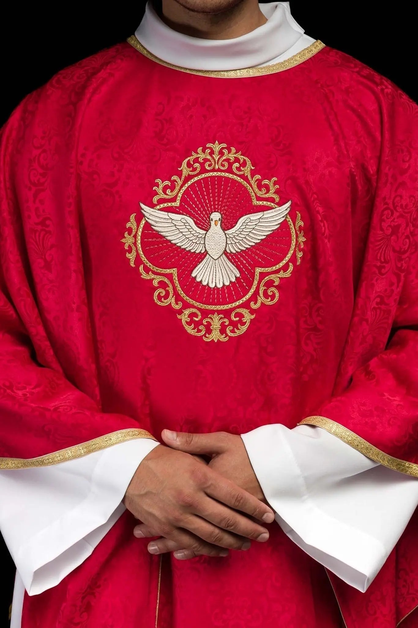 Ornat liturgiczny haftowany z Duchem Świętym na tkaninie żakardowej