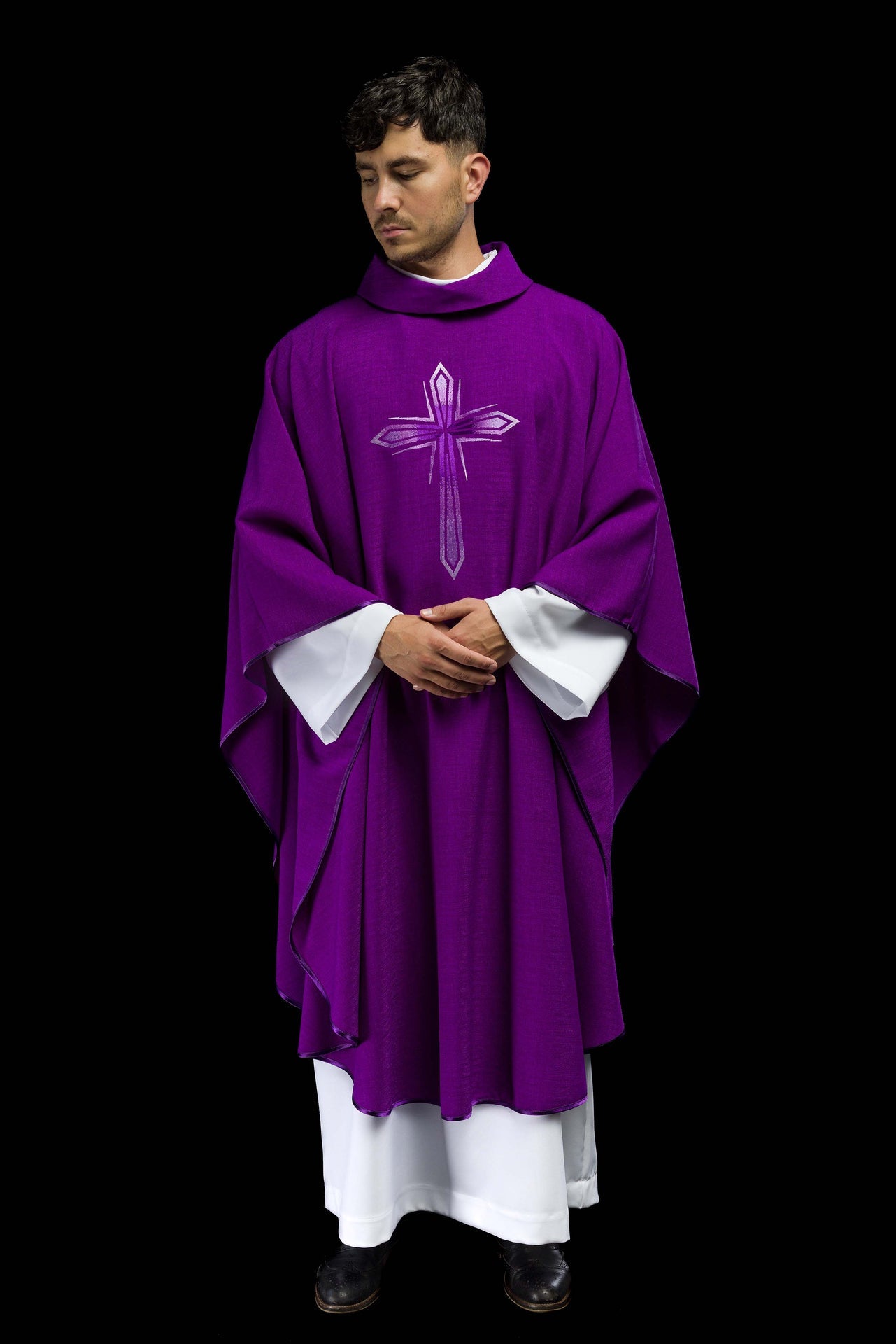 Ornat haftowany w kolorze fioletowym - ORNATY.PL