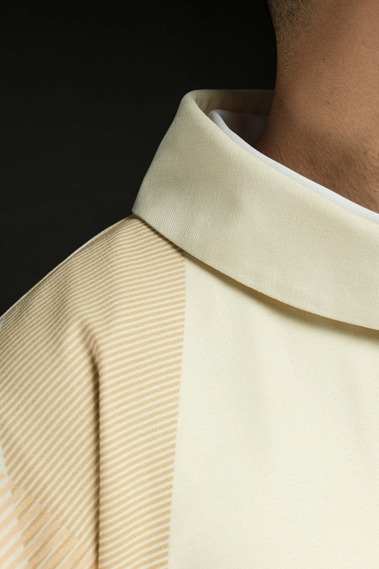 Ornat w kolorze ecru z haftowanym Krzyżem - ORNATY.PL