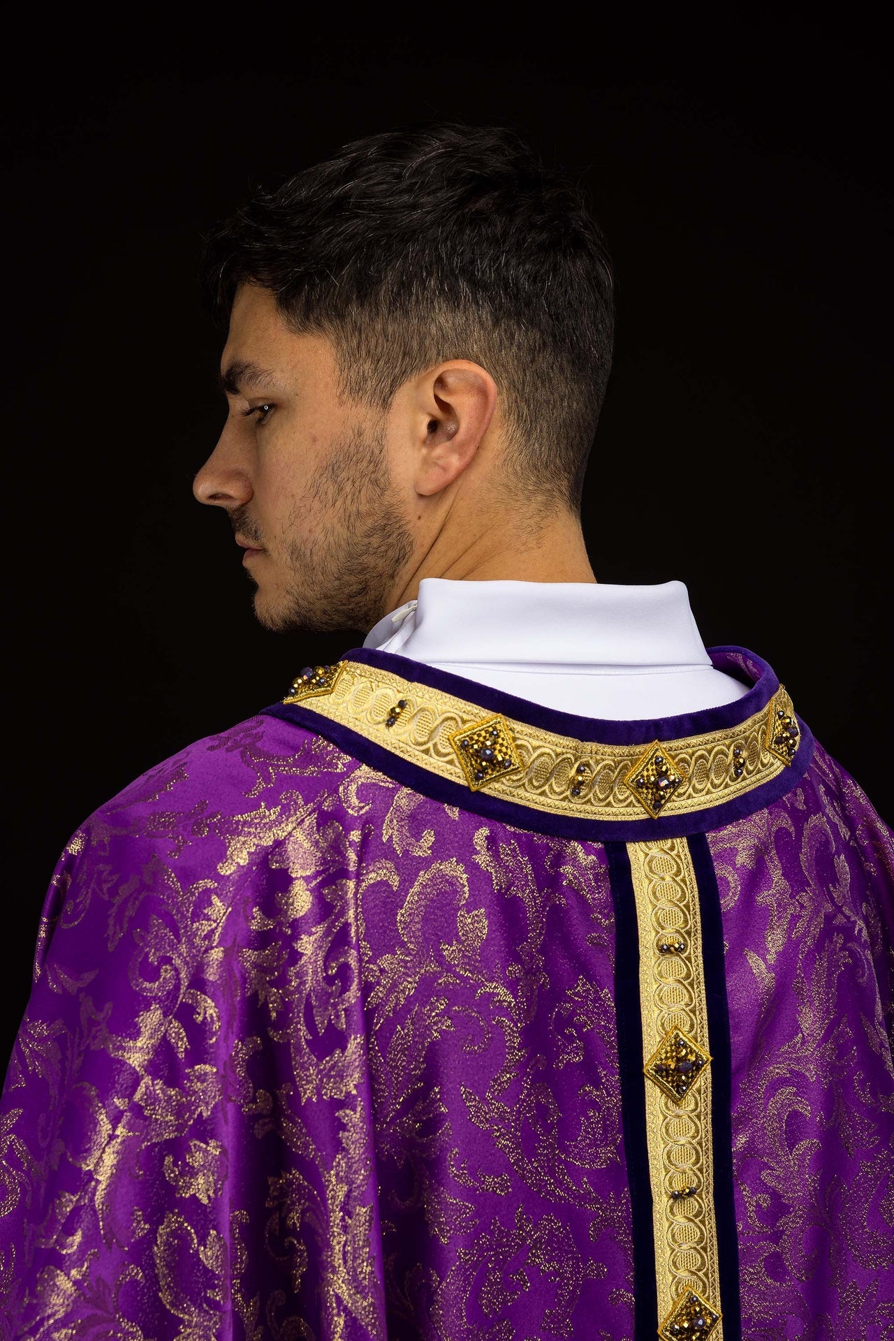 Ręcznie wykonany ornat z naturalnymi kamieniami Handmade 7003