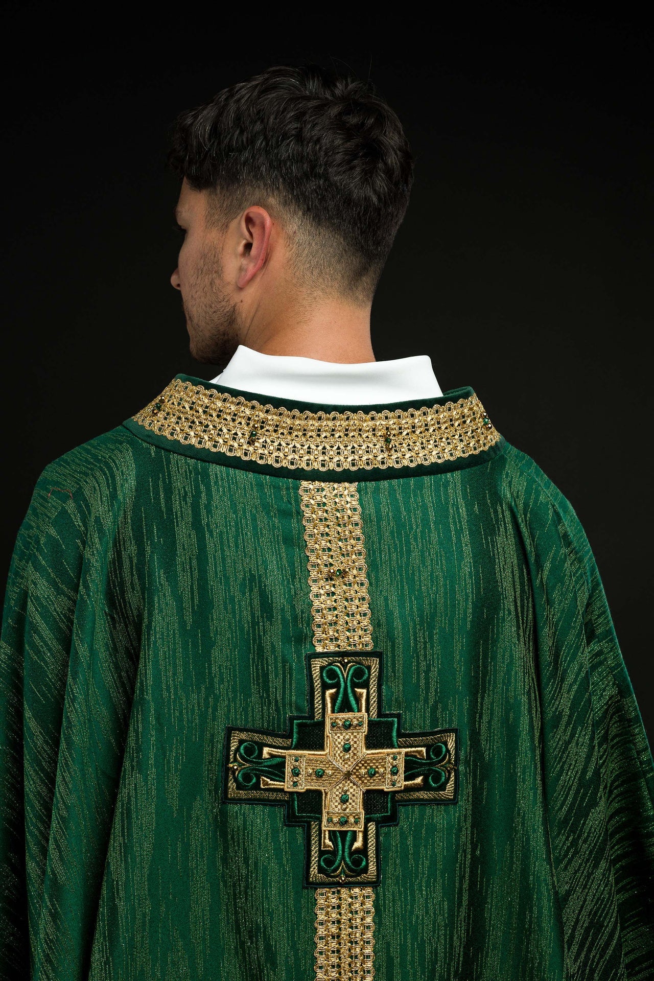 Ręcznie wykonany ornat z naturalnymi kamieniami Handmade 7015 Zielony - ORNATY.PL