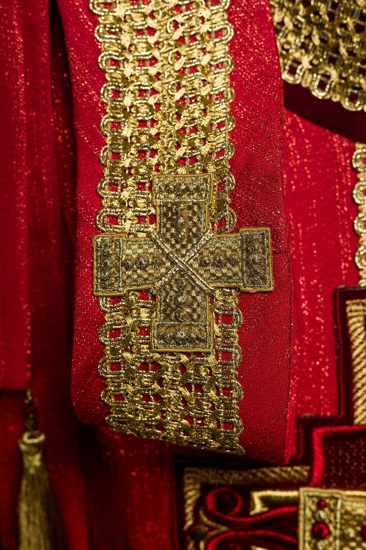 Ręcznie wykonany ornat z naturalnymi kamieniami Handmade 7015 Czerwony - ORNATY.PL