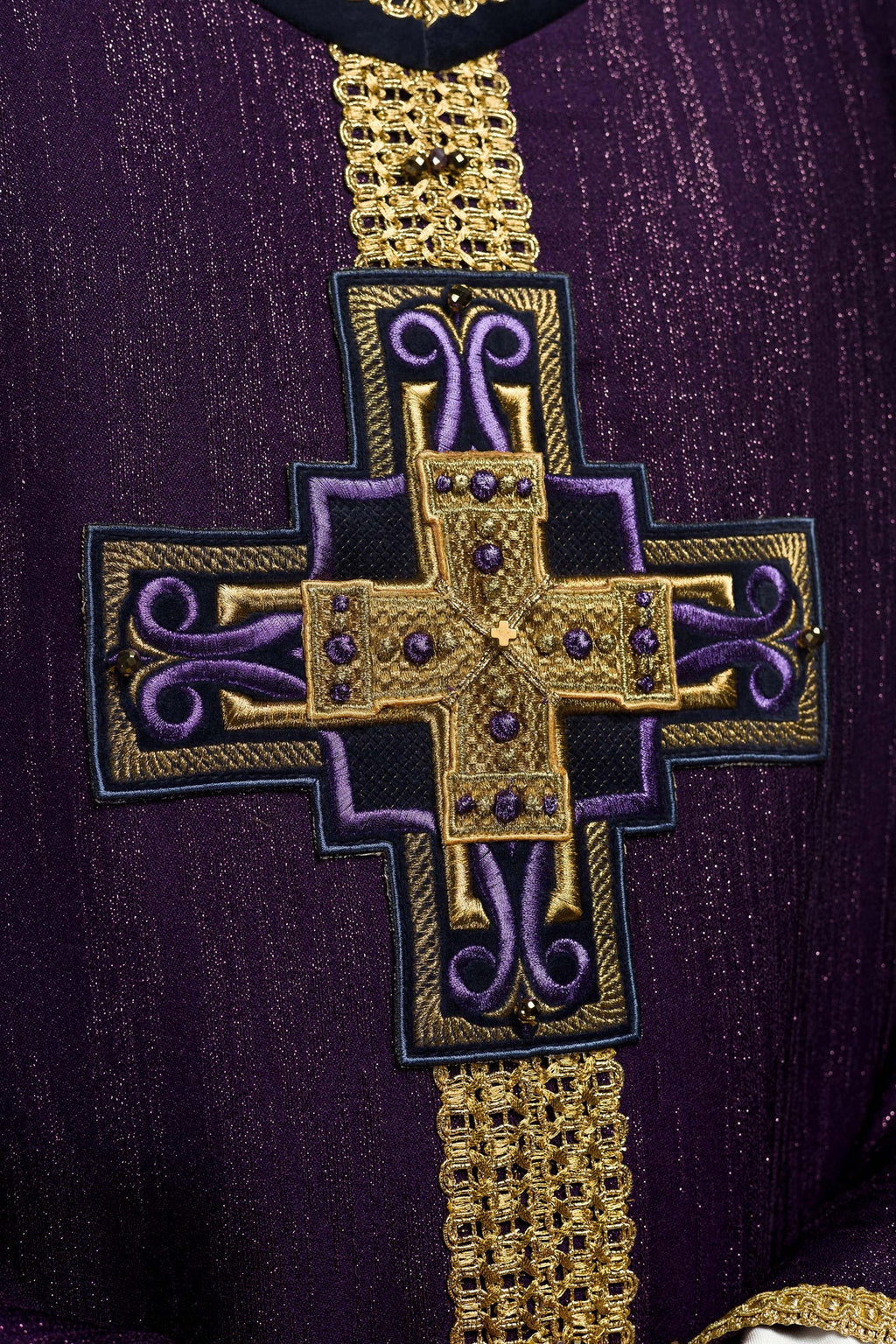 Ręcznie wykonany ornat z naturalnymi kamieniami Handmade 7015 Fioletowy - ORNATY.PL