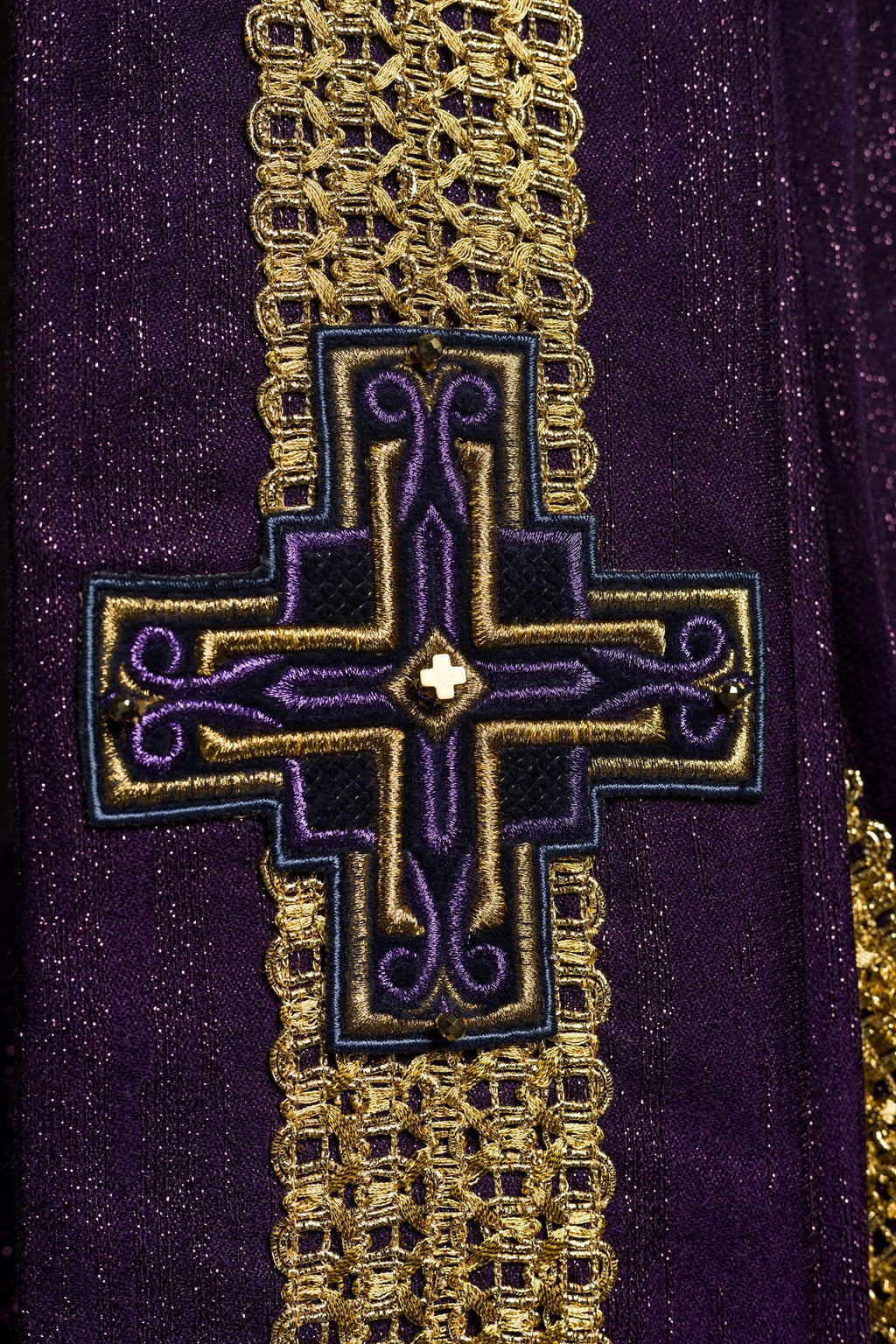 Ręcznie wykonany ornat z naturalnymi kamieniami Handmade 7015 Fioletowy - ORNATY.PL