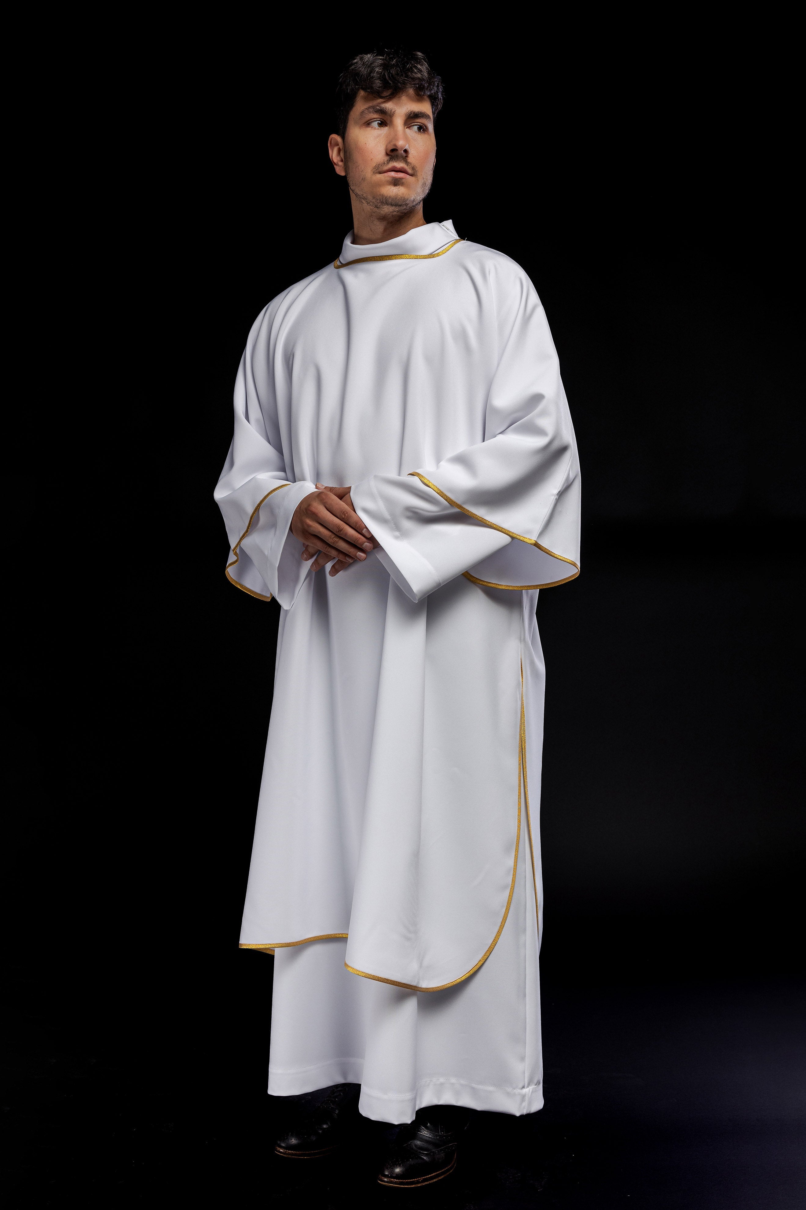 Dalmatyka gładka ze złotym wykończeniem biała