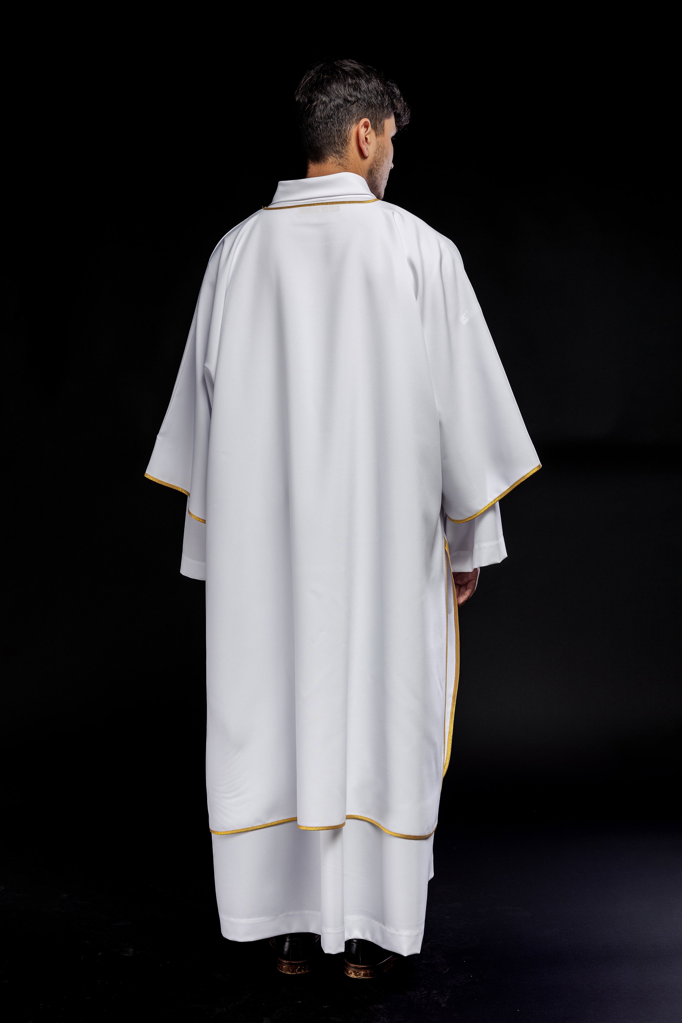 Dalmatyka gładka ze złotym wykończeniem biała