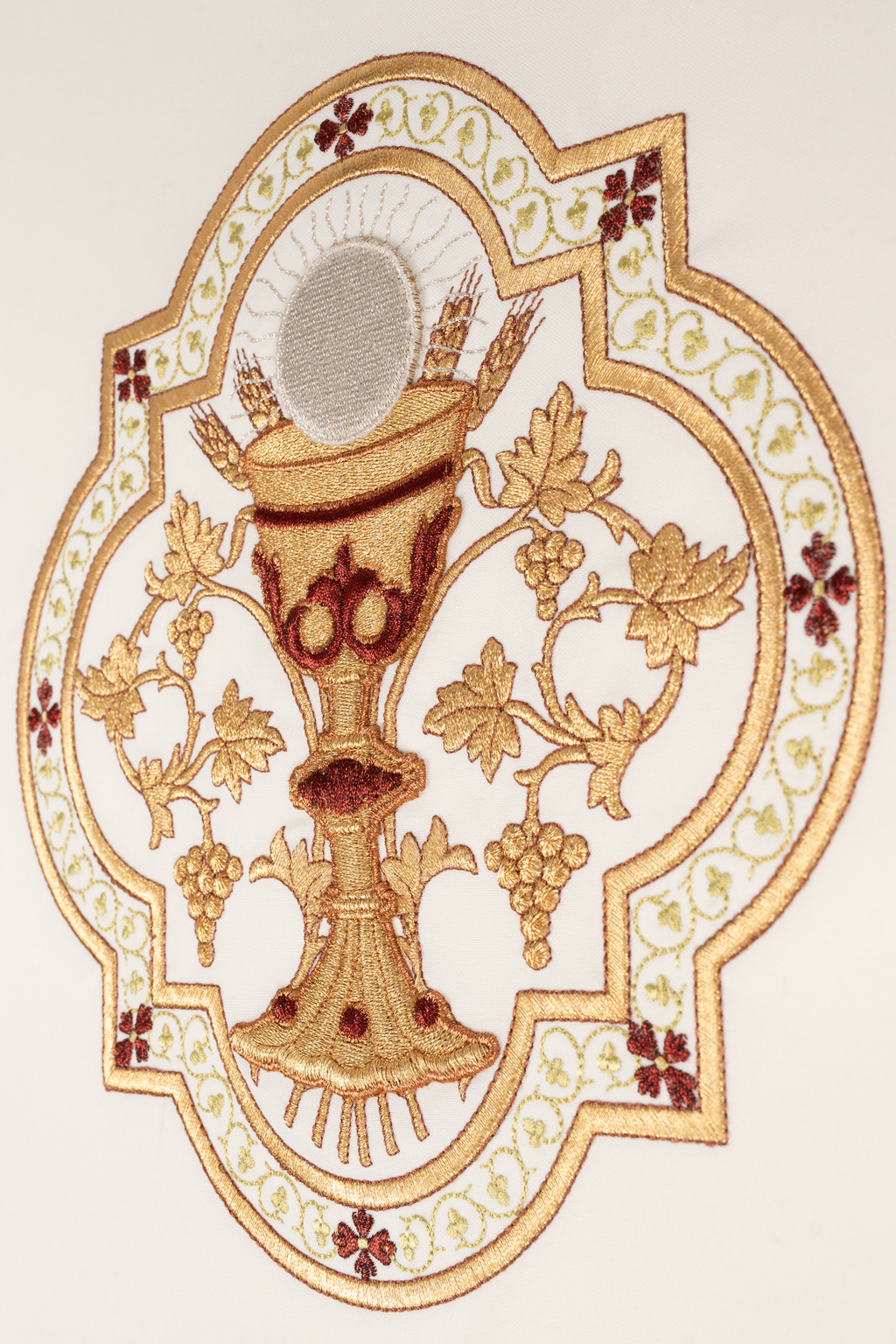 Ornat haftowany z motywem Kielicha eucharystycznego i IHS - ORNATY.PL