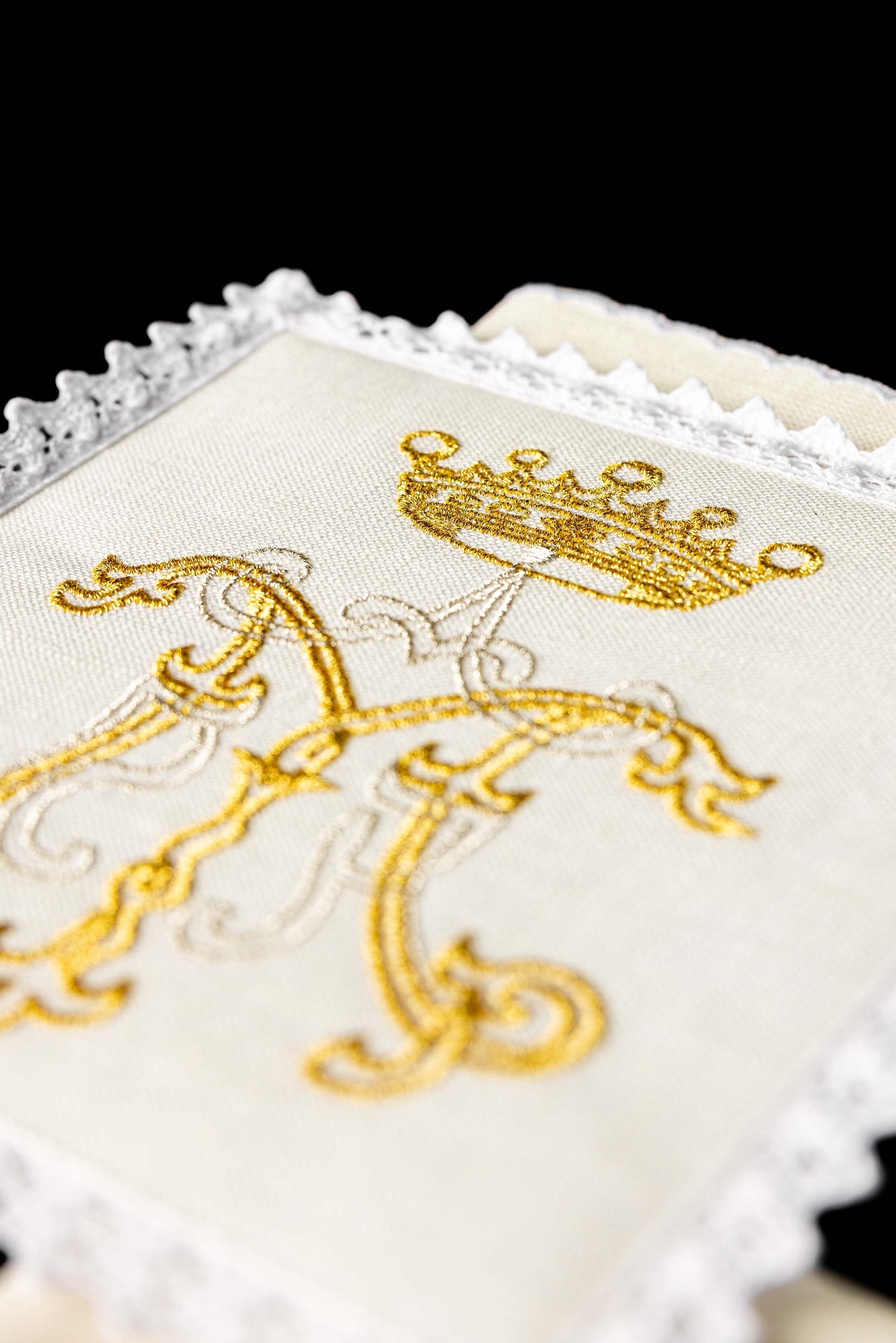 Bielizna kielichowa lniana z złotym haftem maryjnym - ORNATY.PL